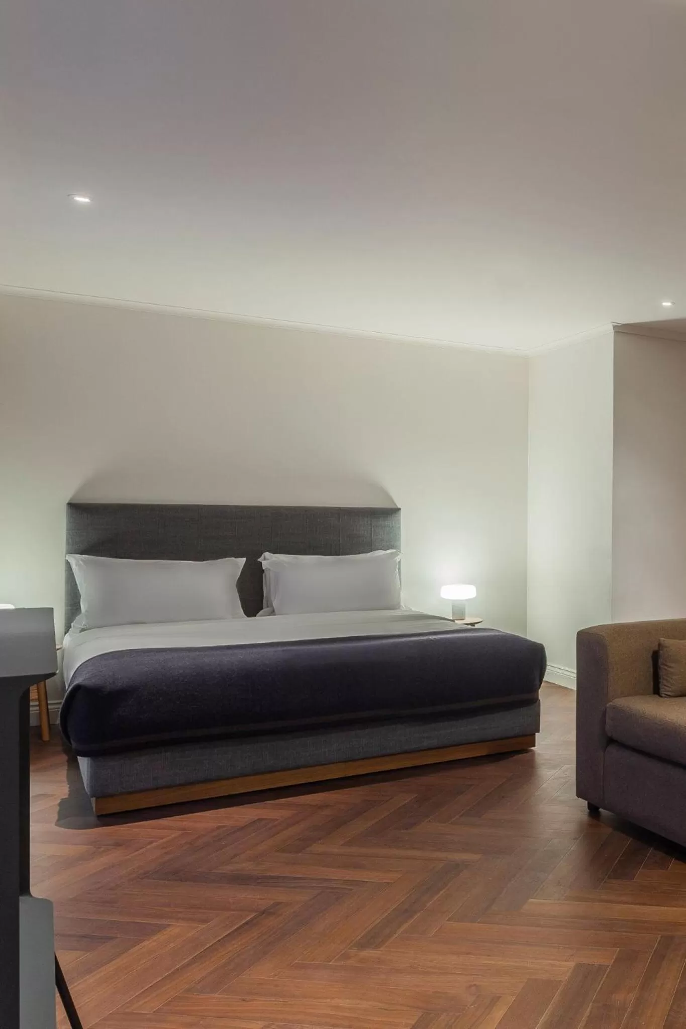 Bed in The Roseate Reading