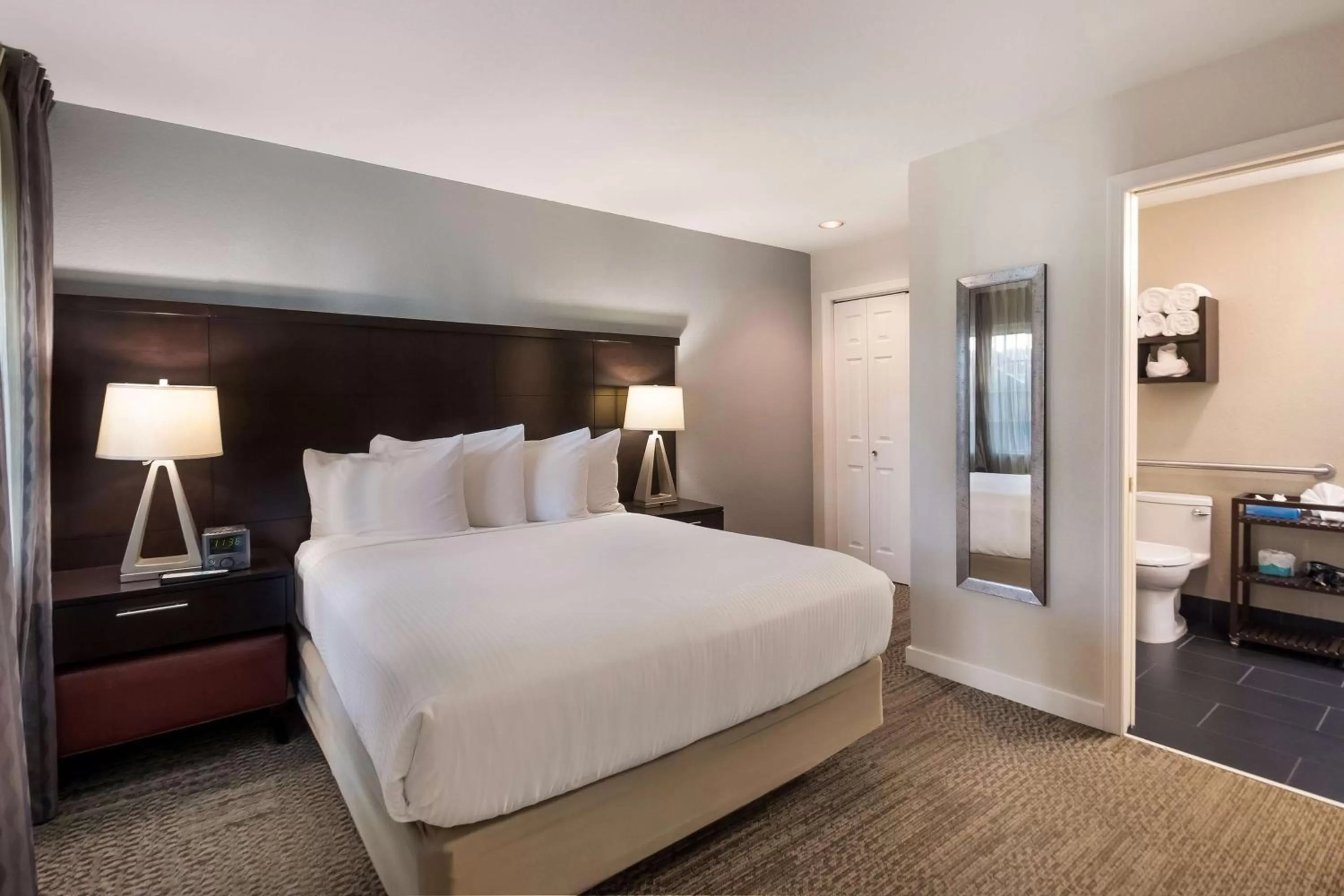 Two-Bedroom Two Queen Beds with Bathtub - Mobility Accessible in Sonesta ES Suites Dulles Airport