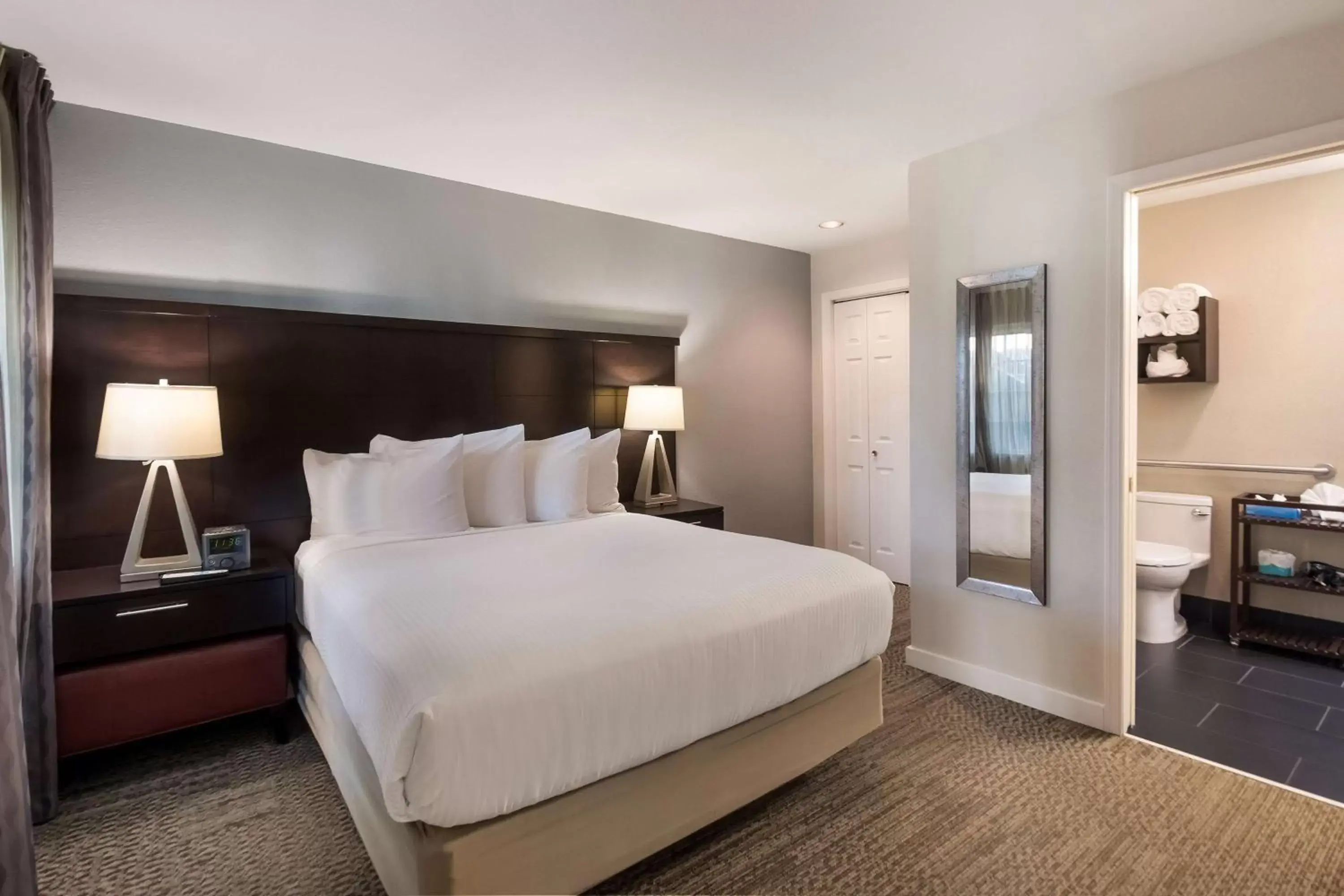 Bedroom, Bed in Sonesta ES Suites Dulles Airport