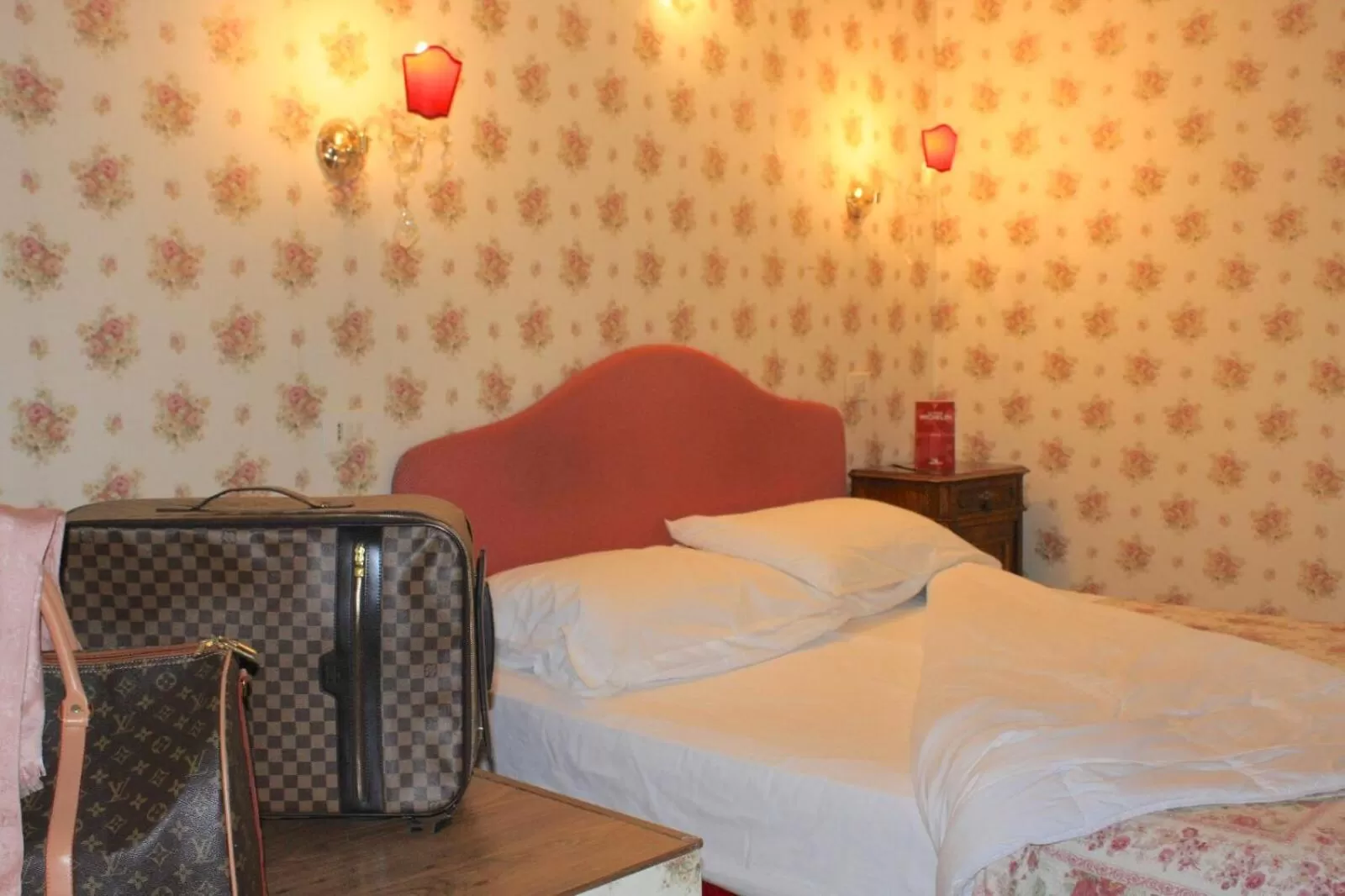 Bed in Albergo Hotel Raffaello