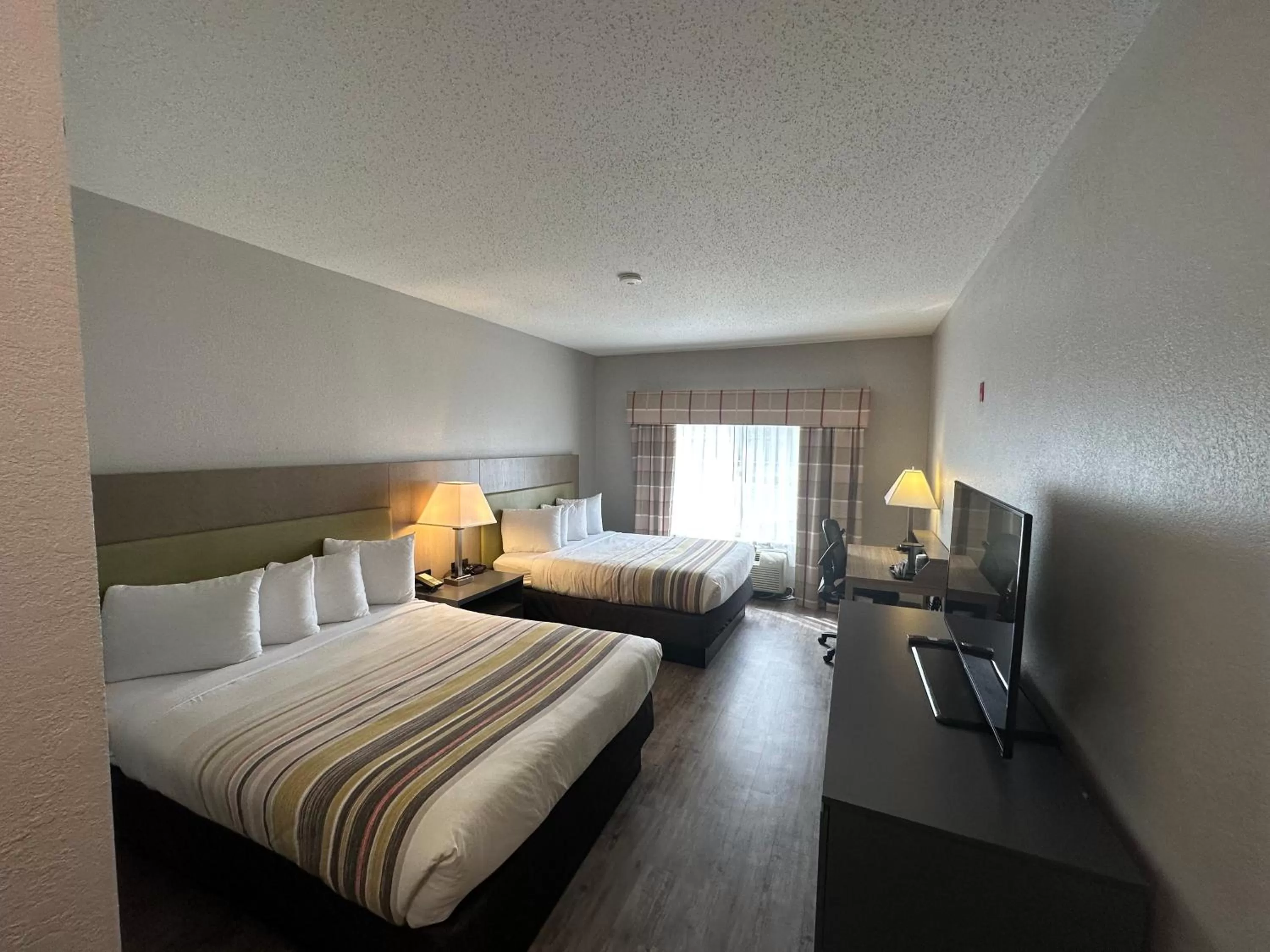 Photo of the whole room, Bed in Country Inn & Suites by Radisson, Grand Rapids Airport, MI
