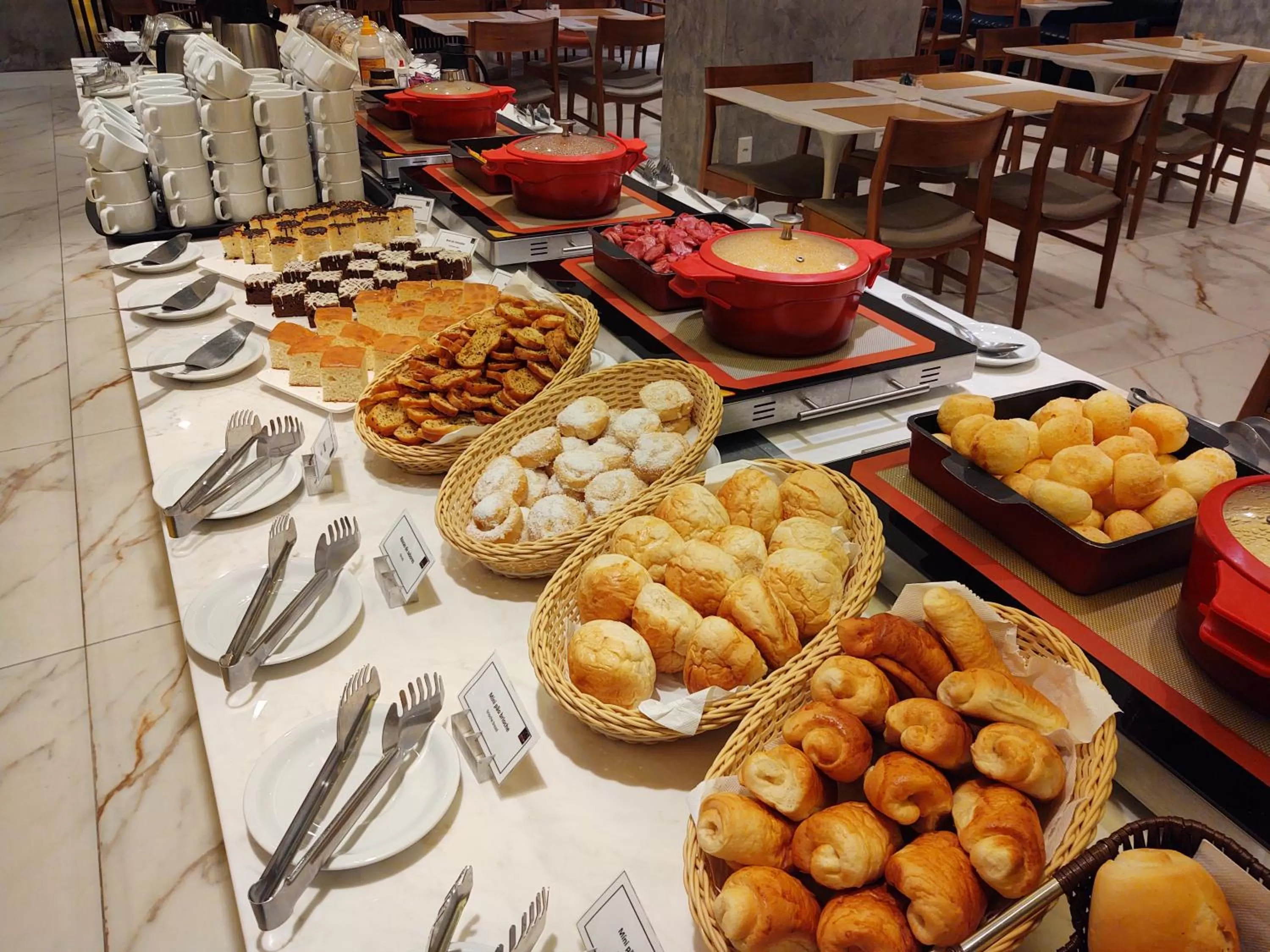 Restaurant/places to eat in Lets Idea Brasília Hotel