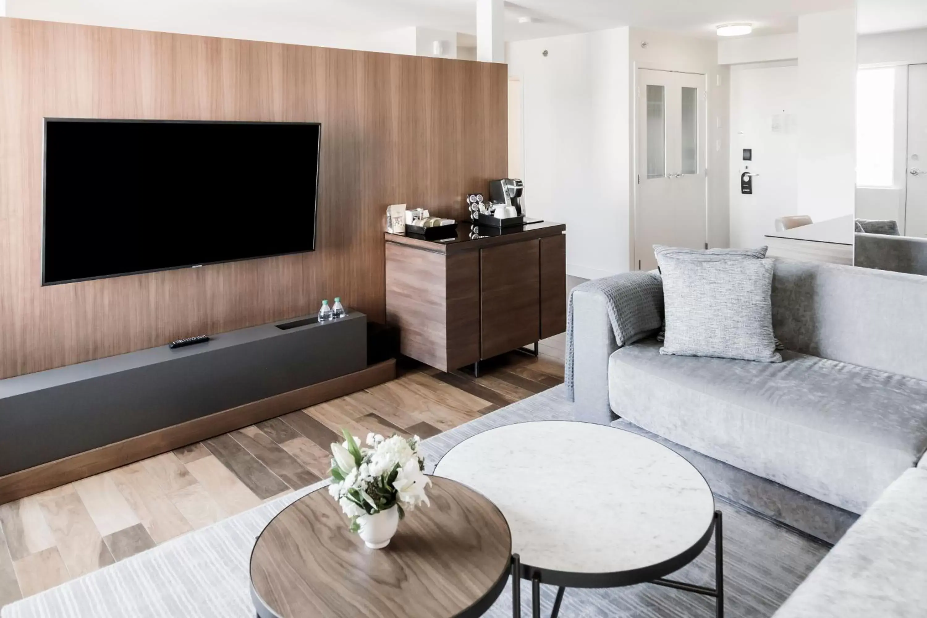 Living room, Seating Area in The James Hotel