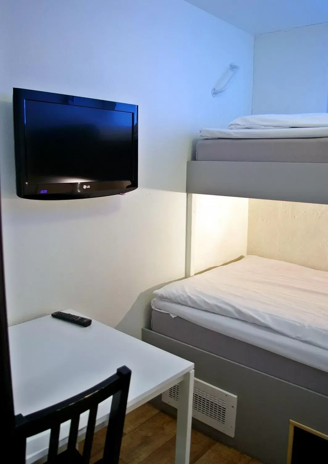 Bed, TV/Entertainment Center in Hotell Centralstation