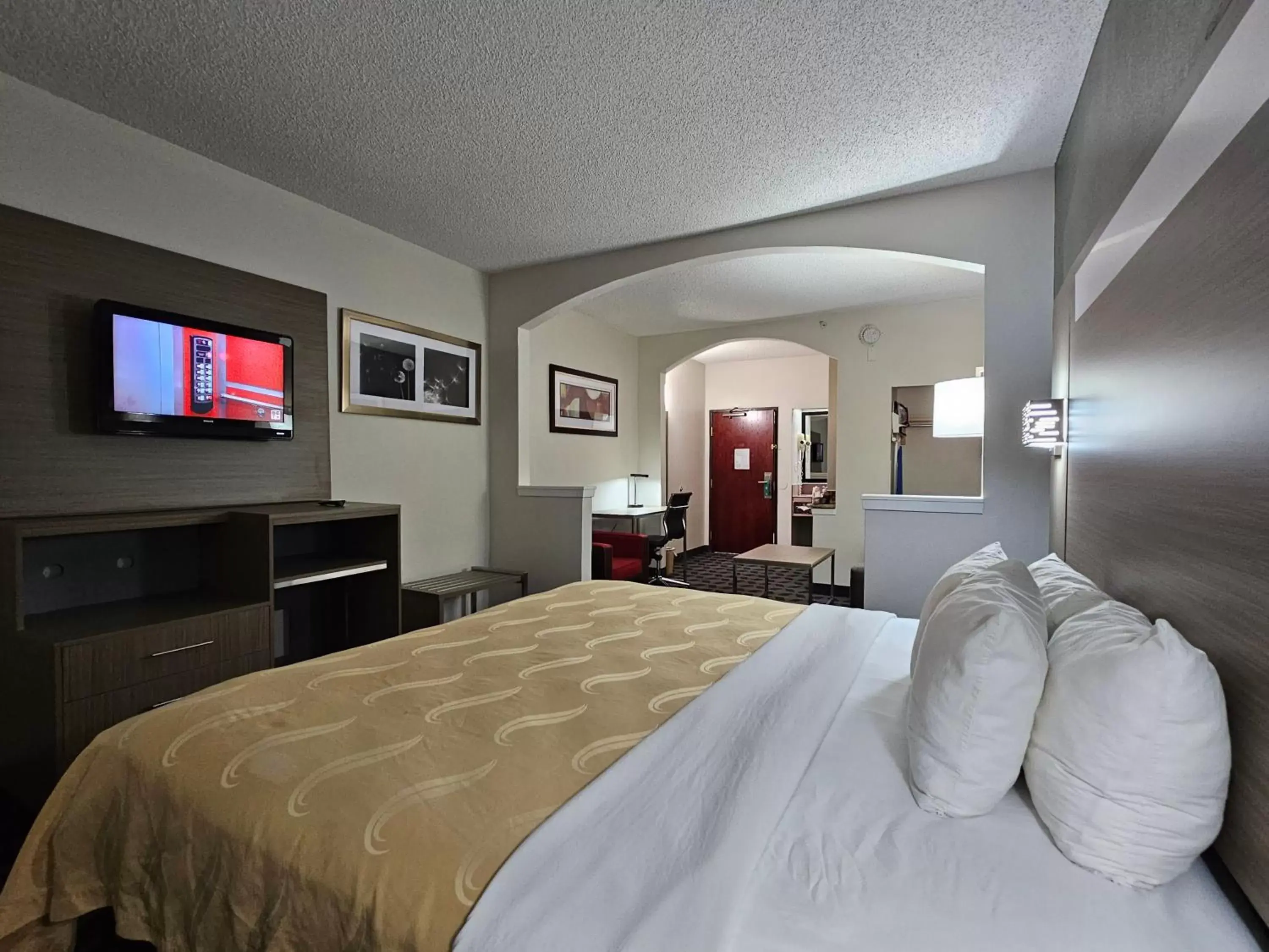 Bed in Quality Inn & Suites DFW Airport South