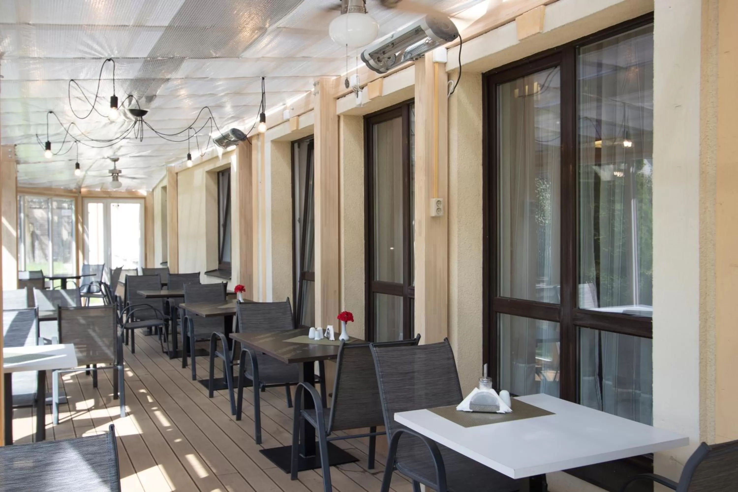 Restaurant/places to eat in Hotel BEST with FREE PARKING