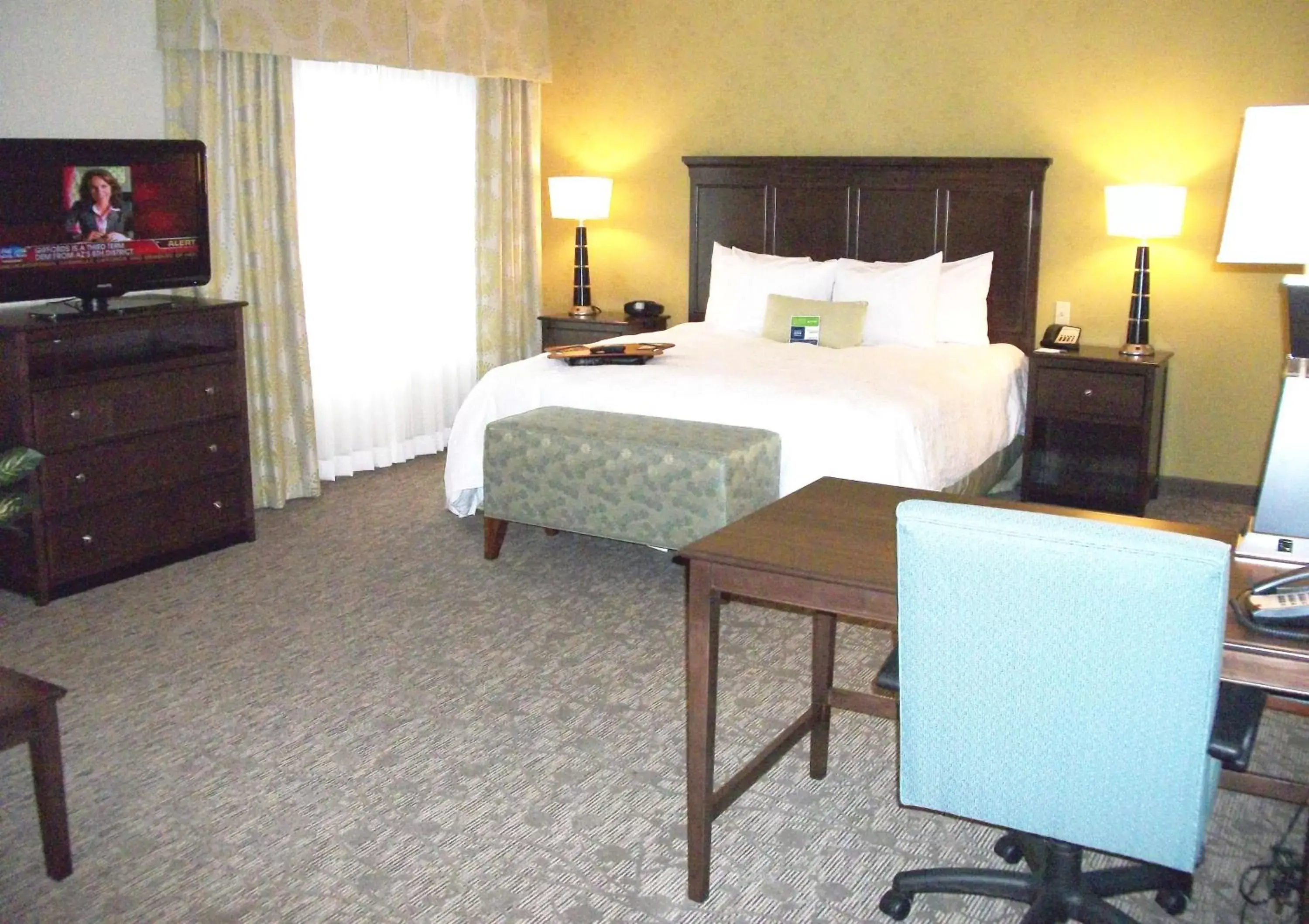 Bed in Hampton Inn & Suites Manteca