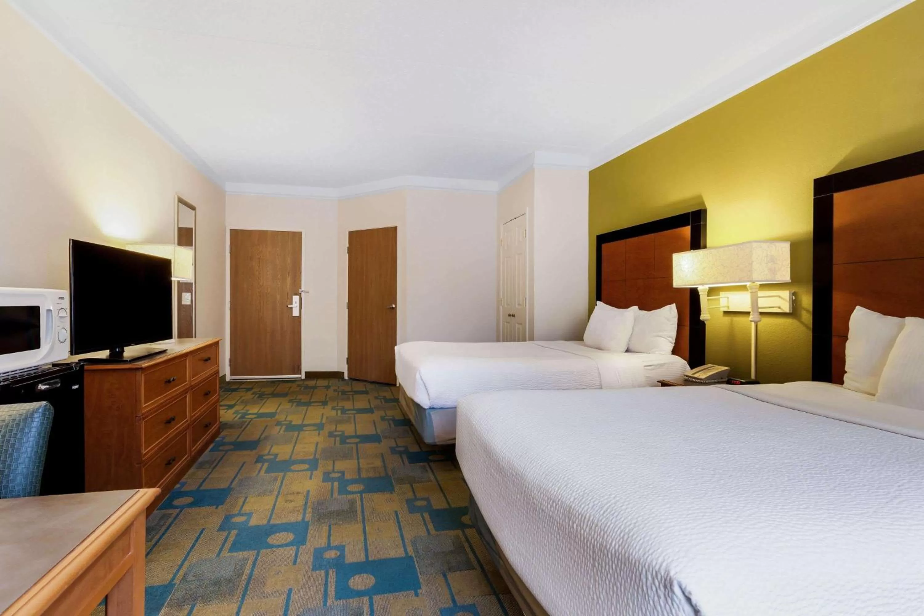 Photo of the whole room, Bed in La Quinta by Wyndham St. Pete-Clearwater Airport