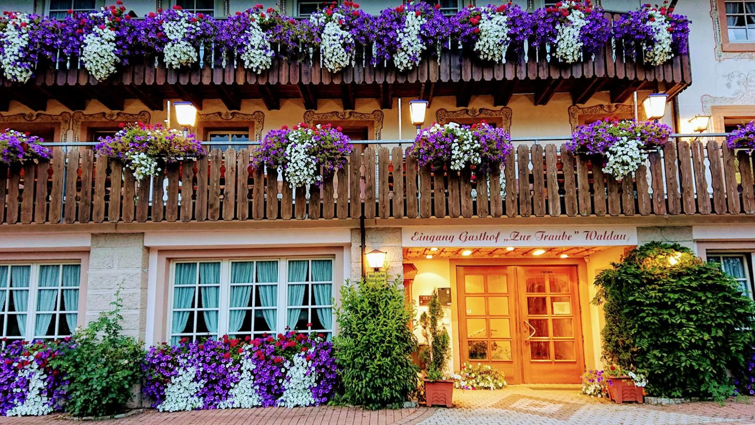 Facade/entrance in ZUR TRAUBE Schwarzwaldhotel & Restaurant am Titisee