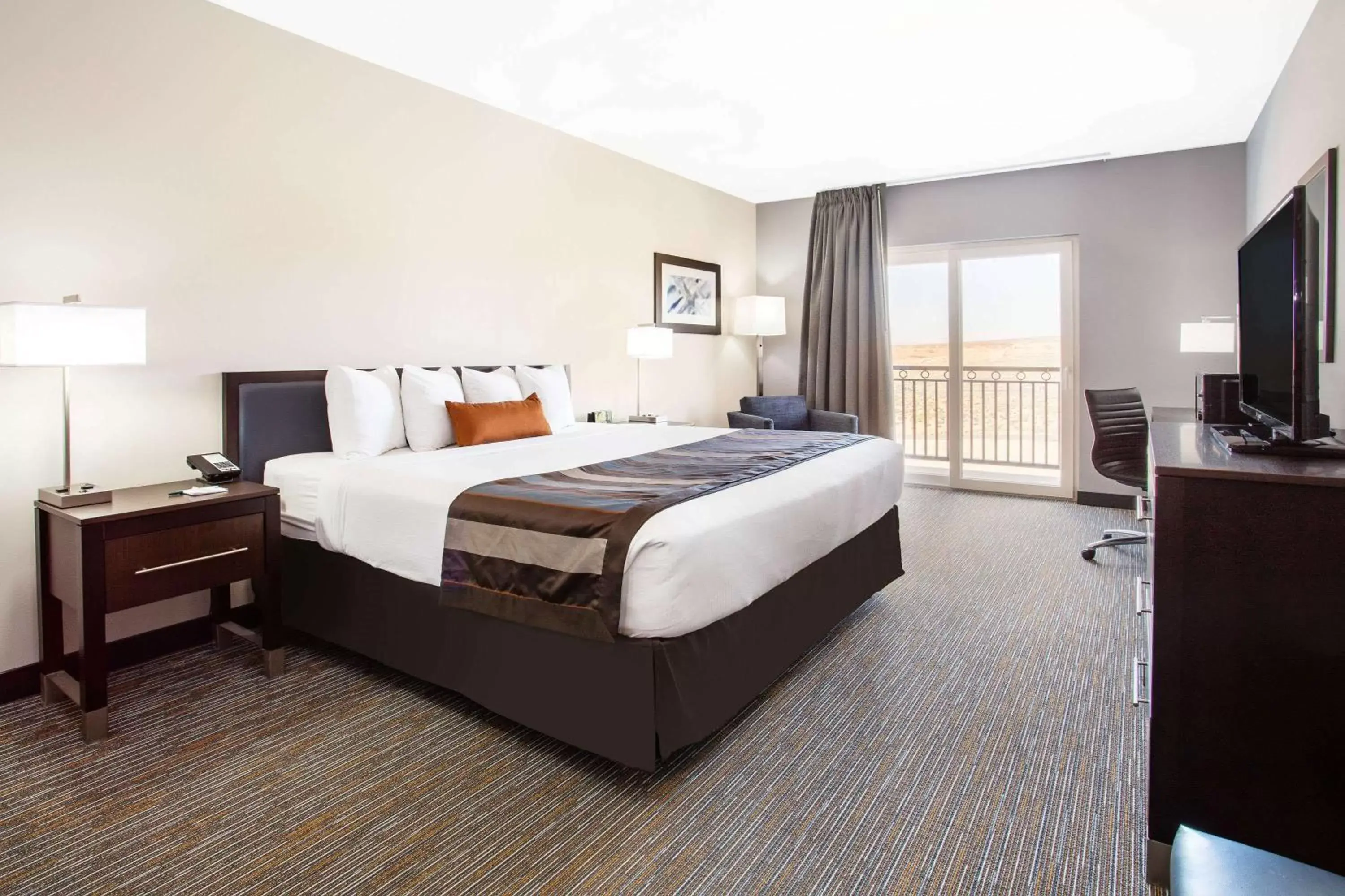 Photo of the whole room, Bed in Wingate by Wyndham Page Lake Powell