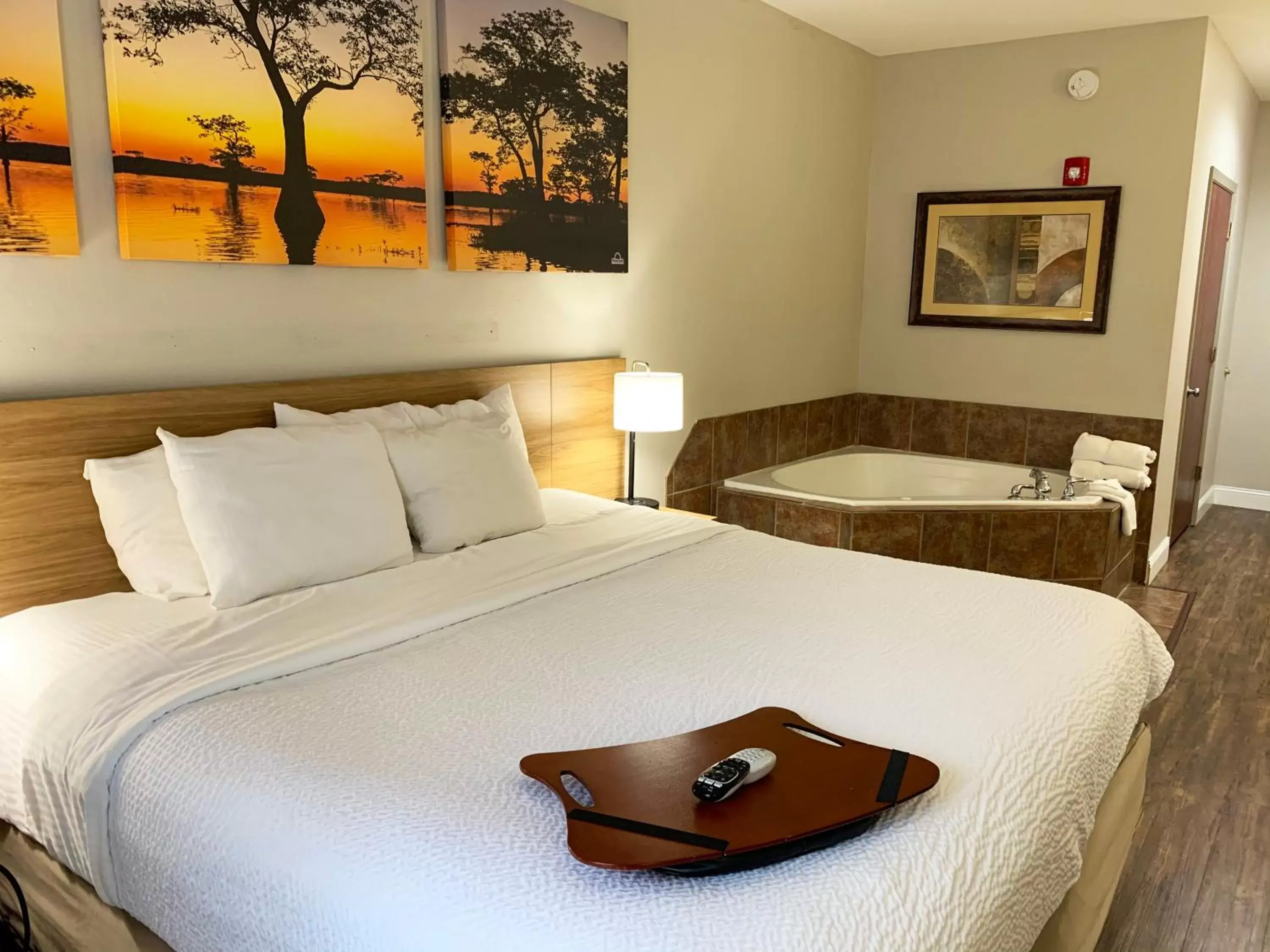 Bedroom, Bed in Days Inn & Suites by Wyndham Cabot