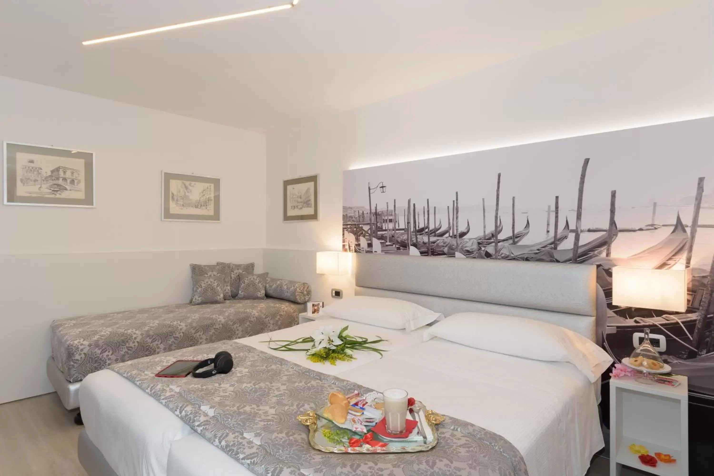 Day, Bed in UNAHOTELS Ala Venezia-Adults 16