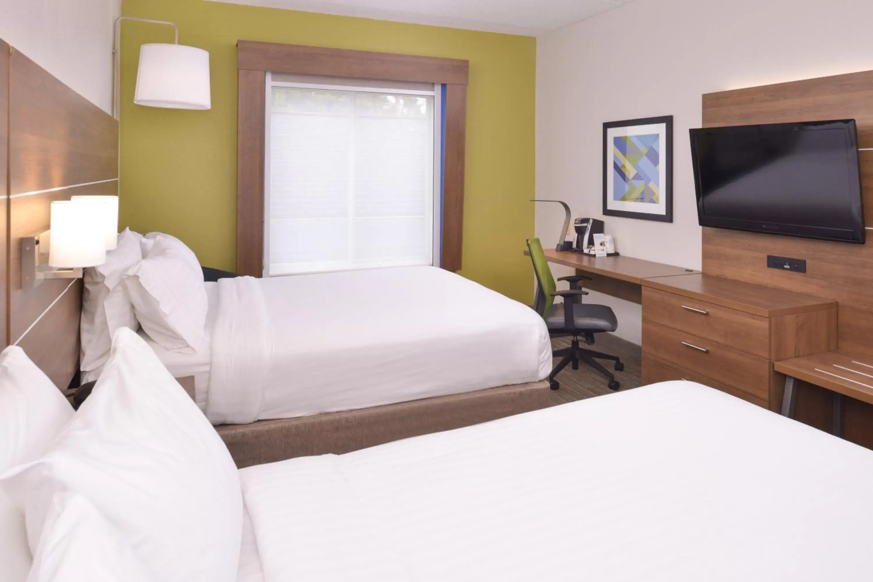 Photo of the whole room, Bed in Holiday Inn Express Hotel & Suites Chattanooga -East Ridge, an IHG Hotel