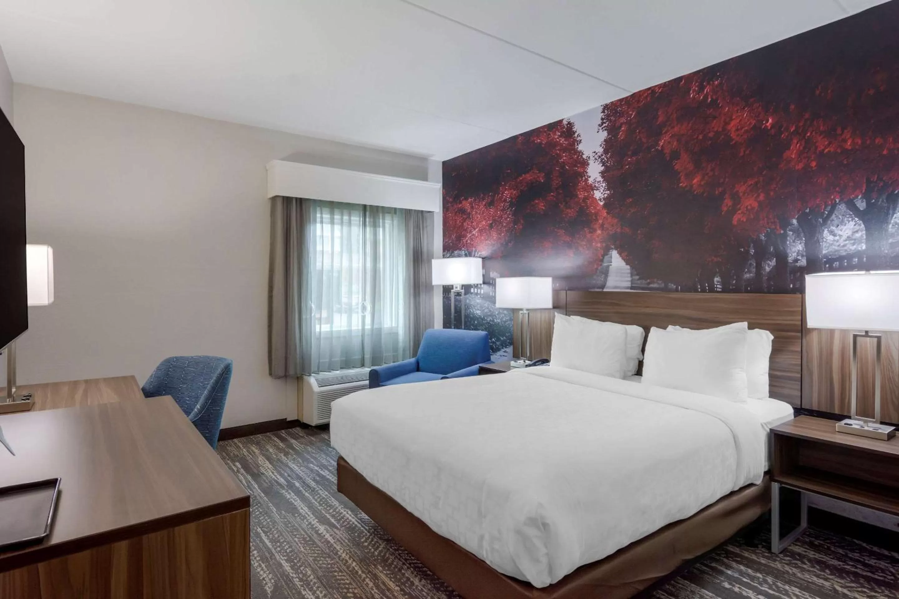 Bedroom, Bed in Clarion Pointe Charlottesville