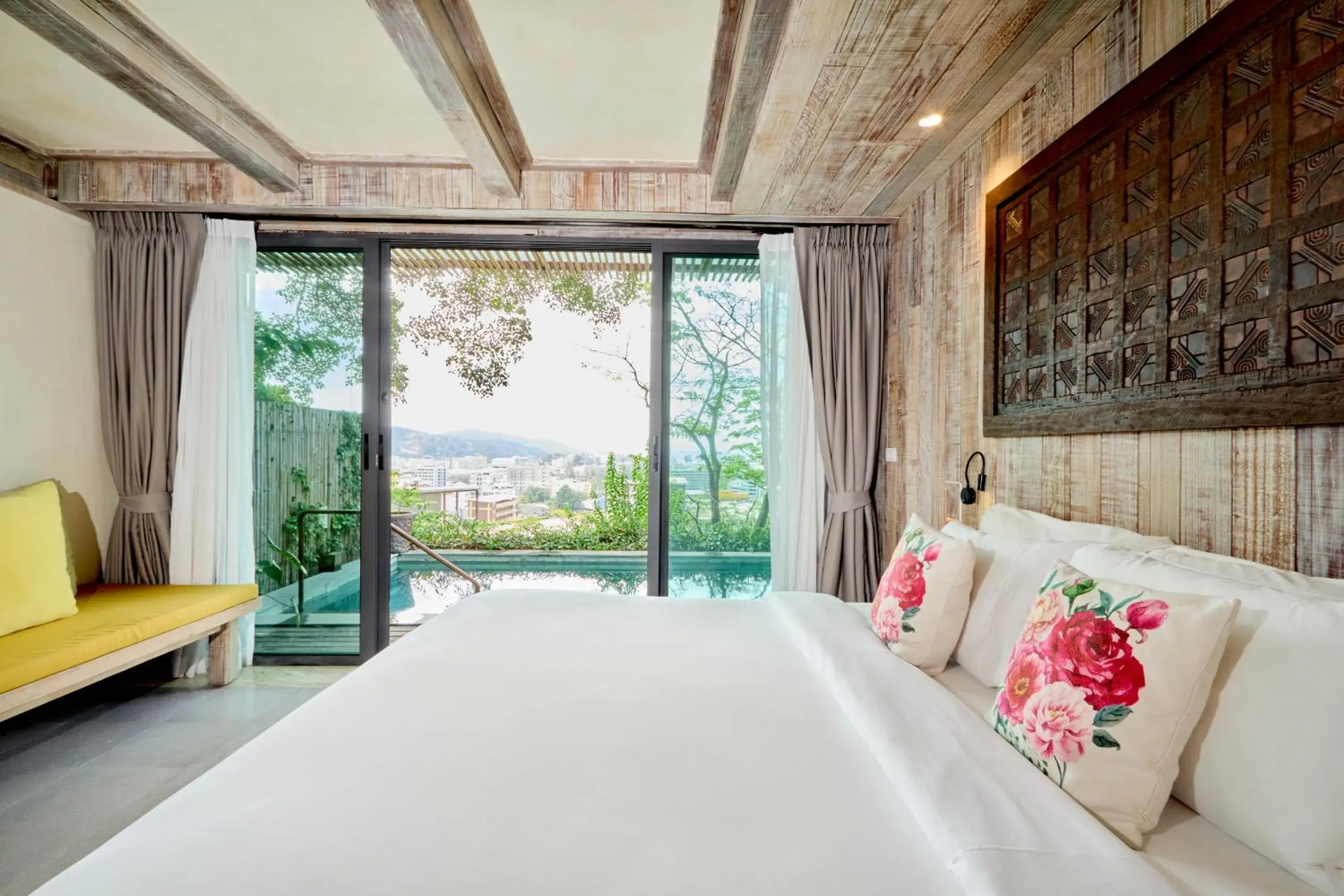 Bed in Dinso Resort & Villas Phuket an IHG Hotel