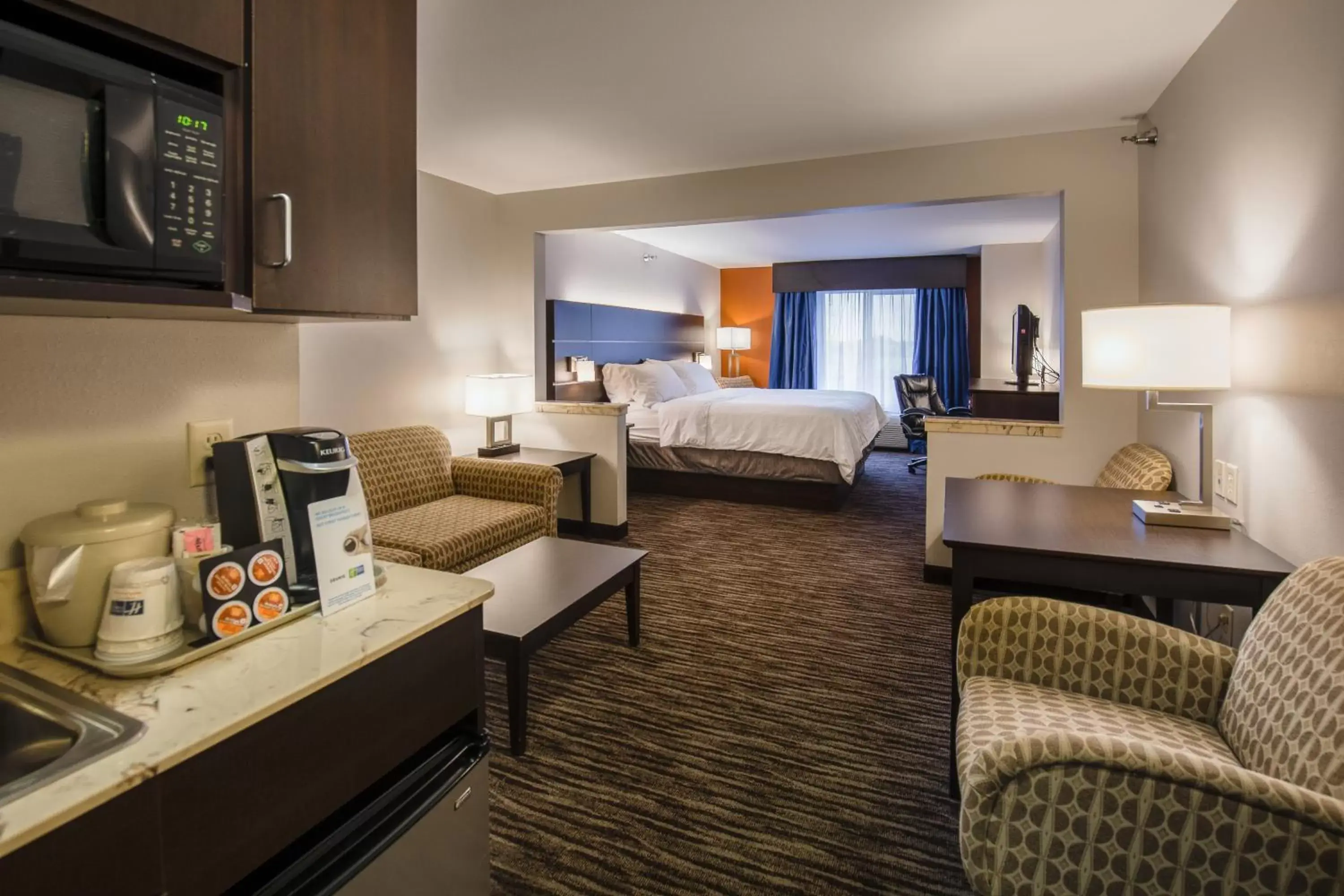 Photo of the whole room in Holiday Inn Express Hotel & Suites Sioux Falls-Brandon, an IHG Hotel