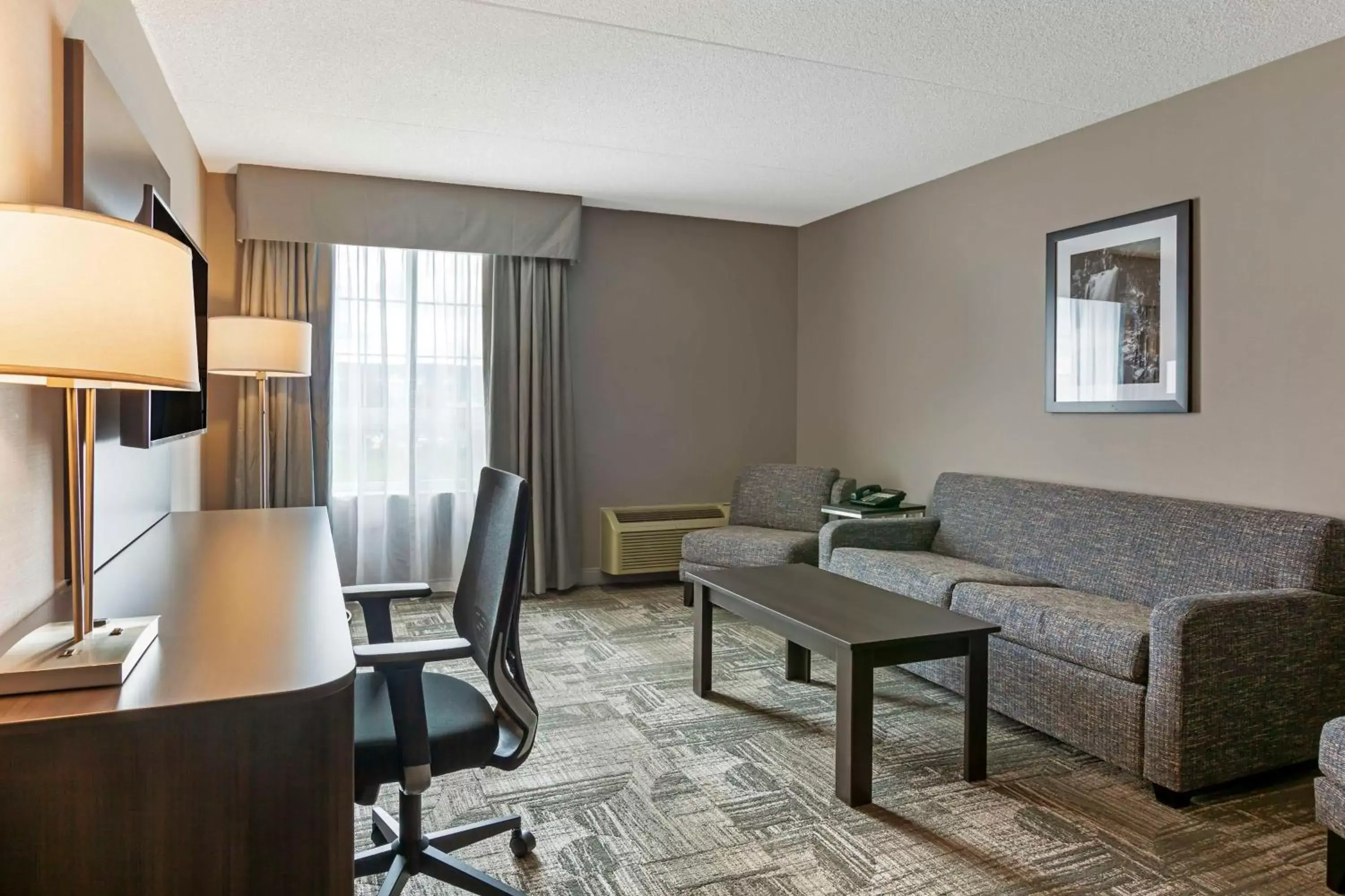 Bedroom, Seating Area in Best Western Milton