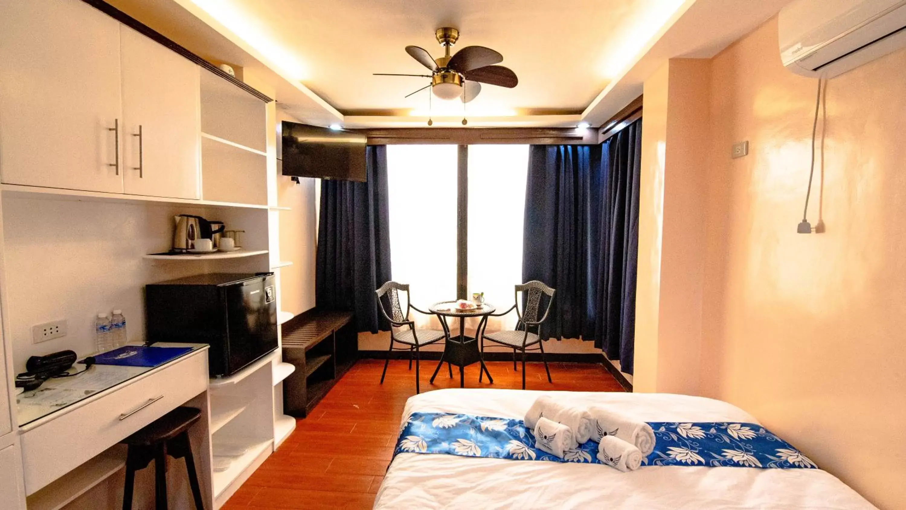 Photo of the whole room, Bed in Skylodge Resort Photo of the whole room, Bed in Skylodge Resort