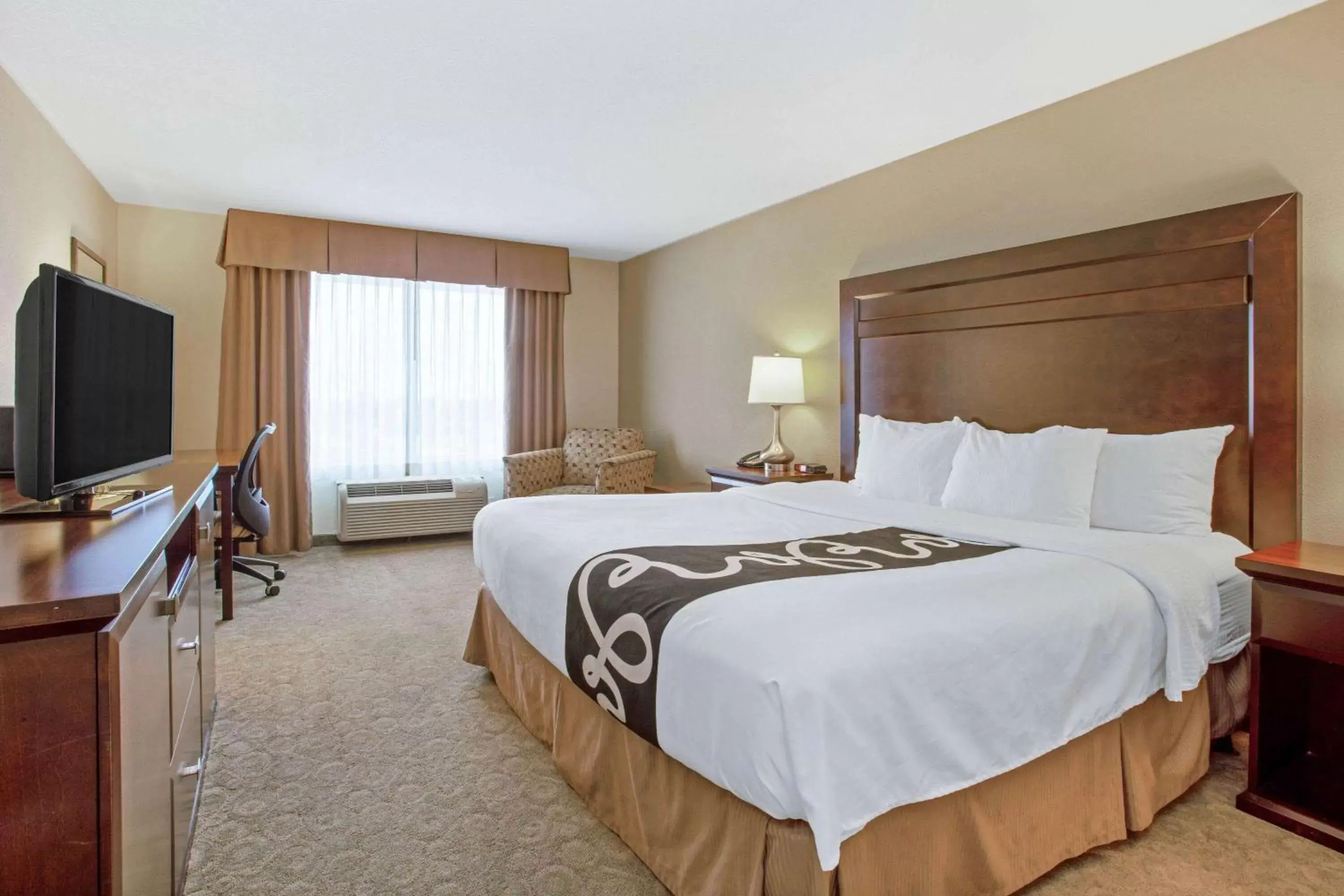 Photo of the whole room, Bed in La Quinta by Wyndham Bismarck Photo of the whole room, Bed in La Quinta by Wyndham Bismarck