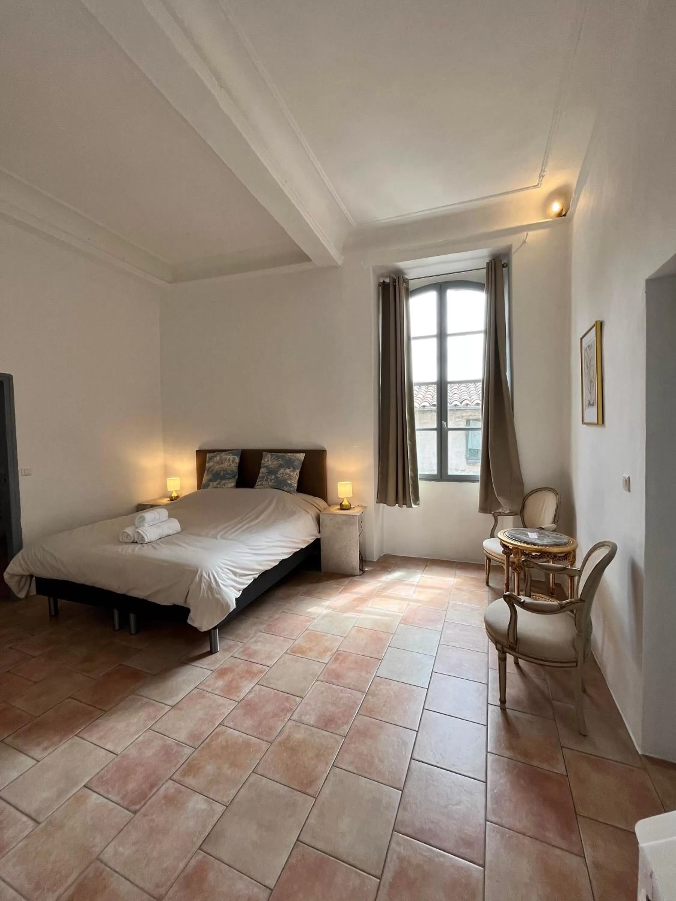 Photo of the whole room in La tour de Pezene