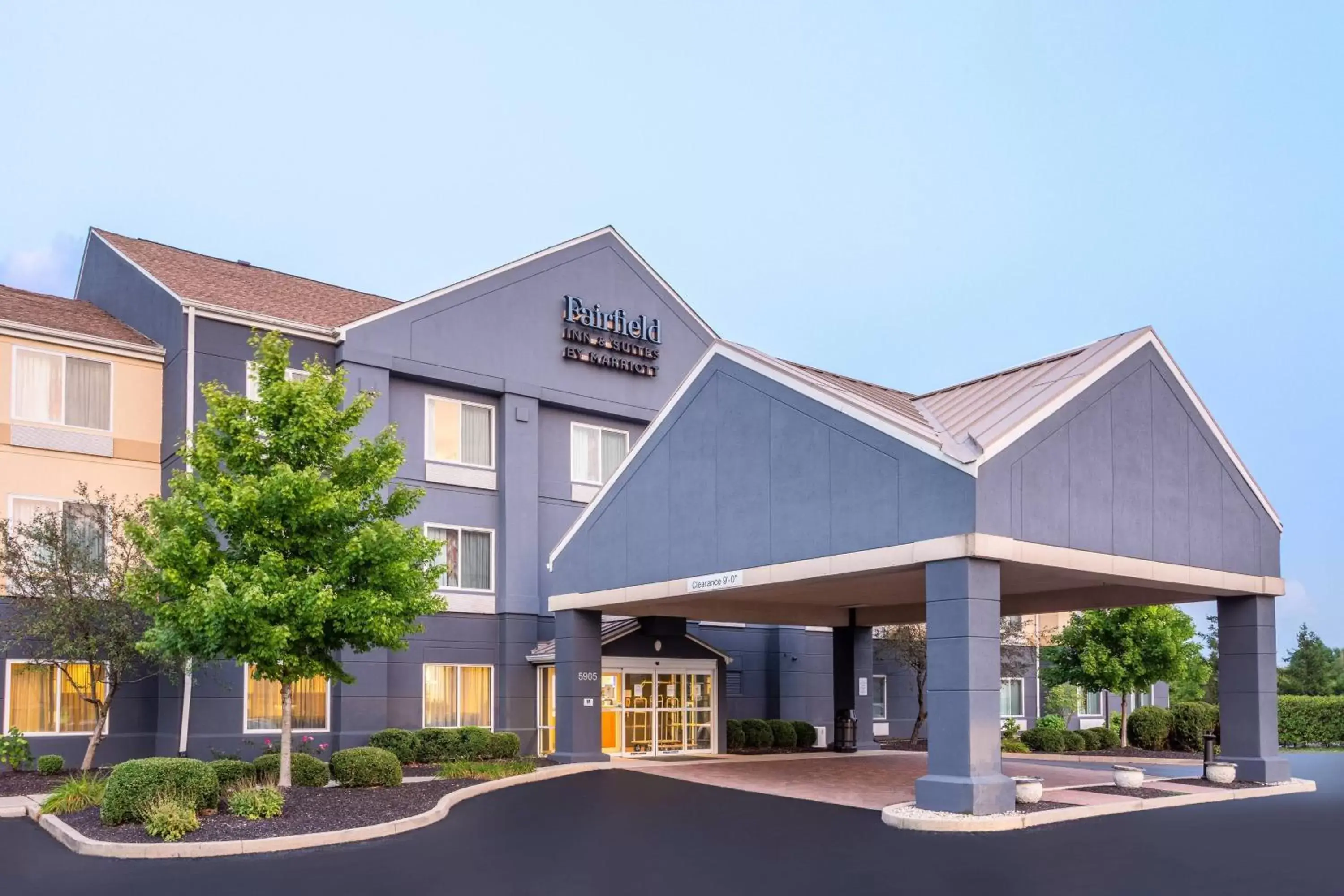 Property Building in Fairfield Inn & Suites Indianapolis Northwest
