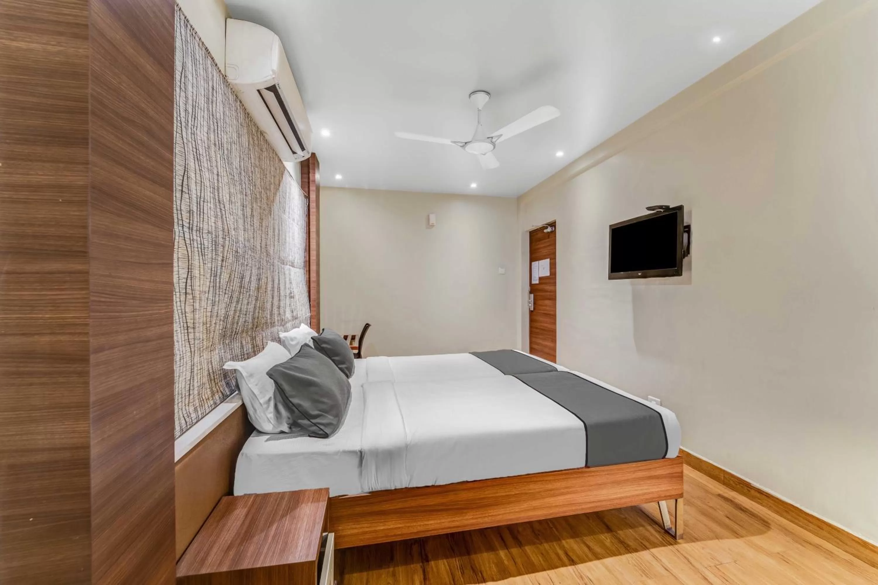 Bed in Upar Hotels Cinecity Kodambakkam RAGHAVENDRA MANDAPAM