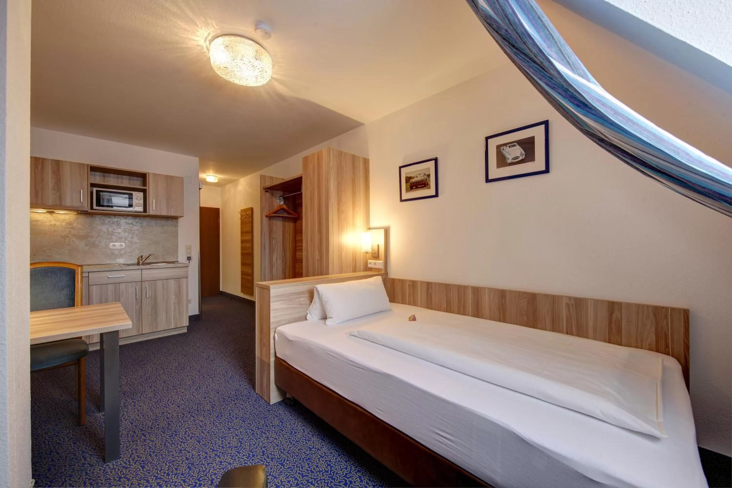 Bed in Aparthotel Deutschmeister