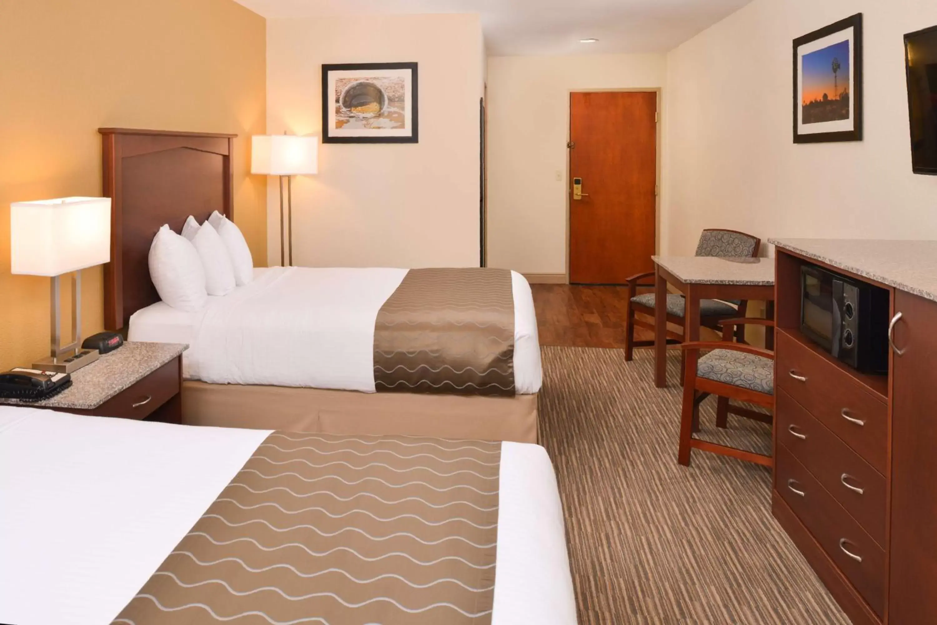 Photo of the whole room, Bed in Best Western Executive Inn & Suites