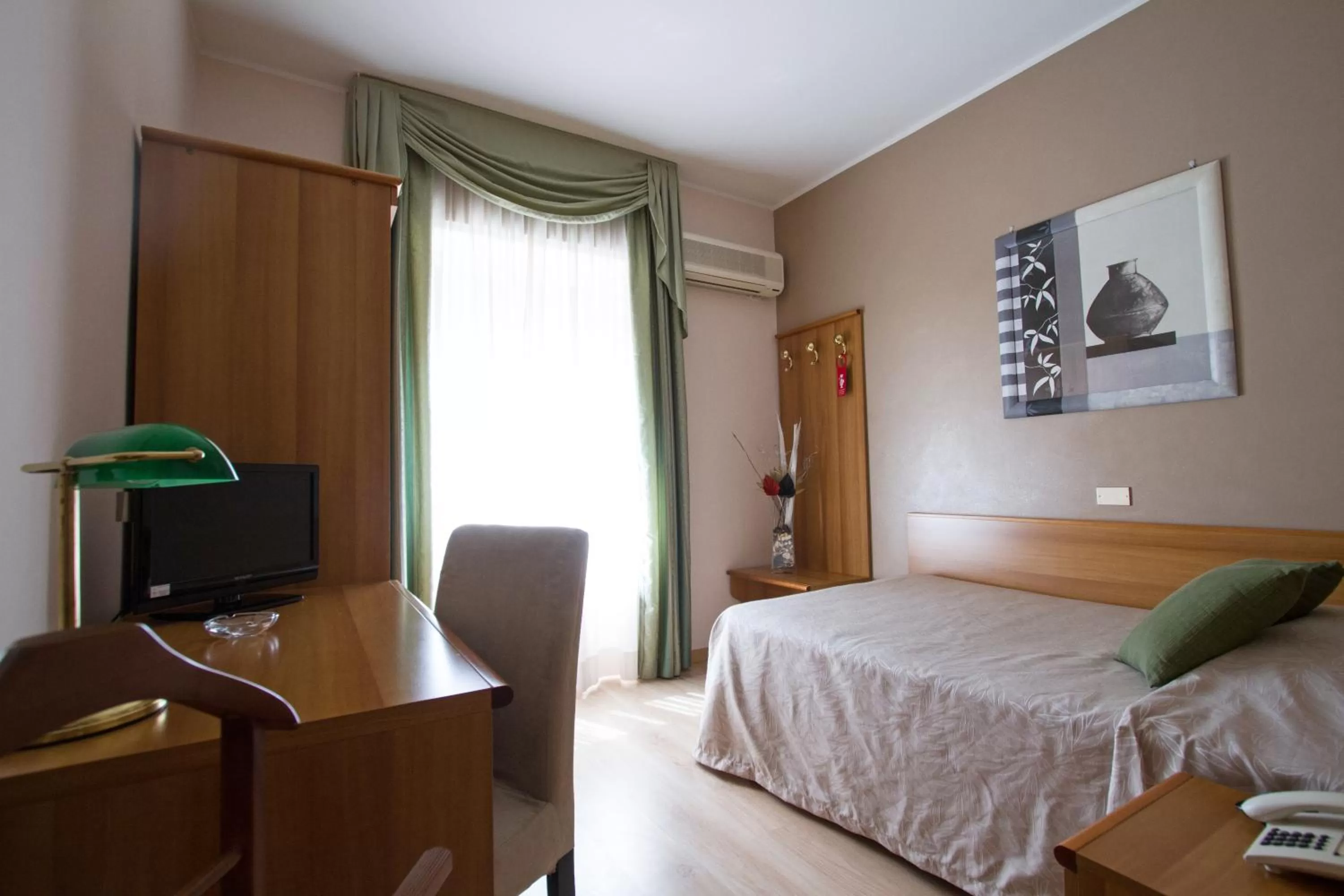 Day, Bed in Hotel Adriano