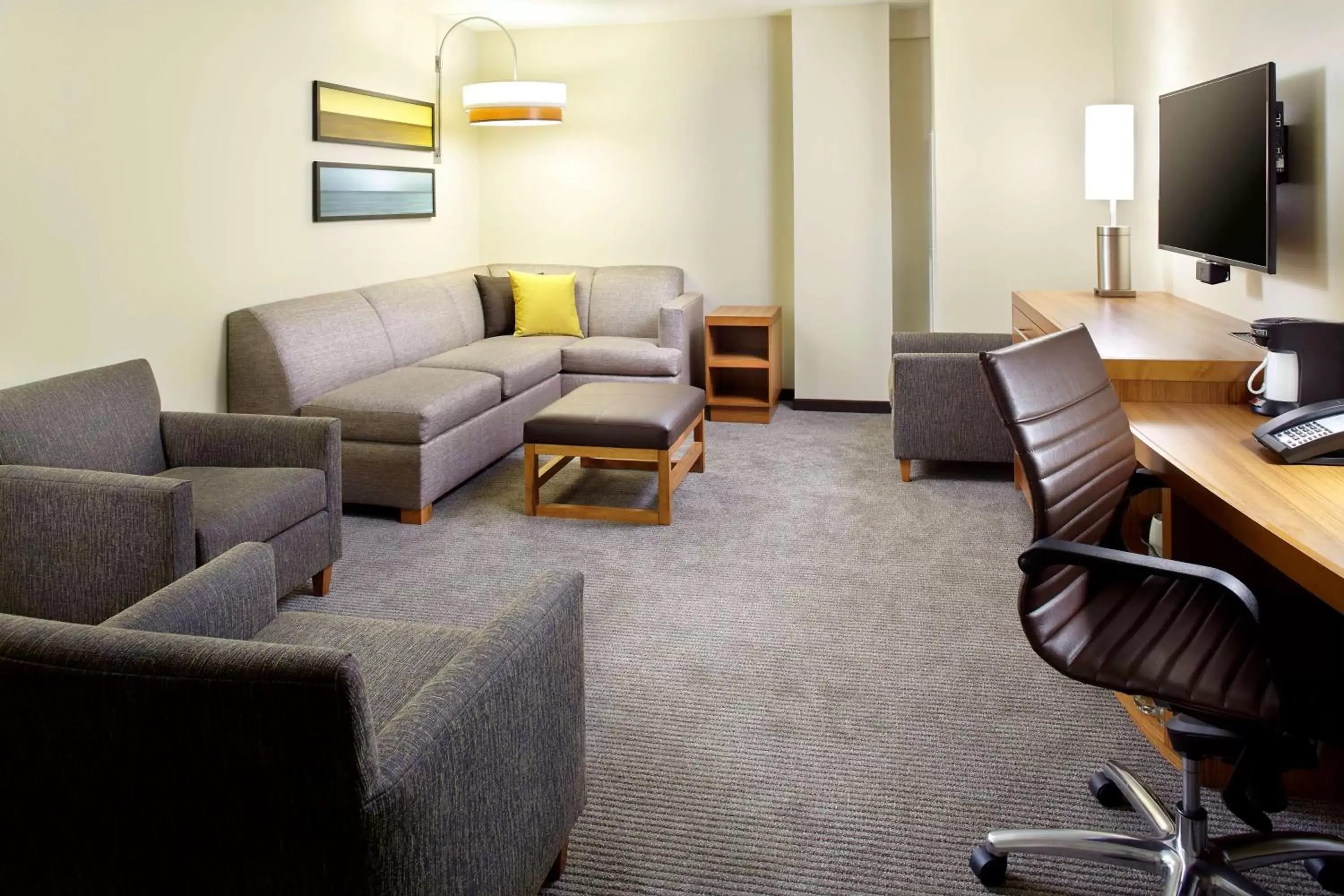Photo of the whole room, Seating Area in Hyatt Place Cleveland/Lyndhurst/Legacy Village