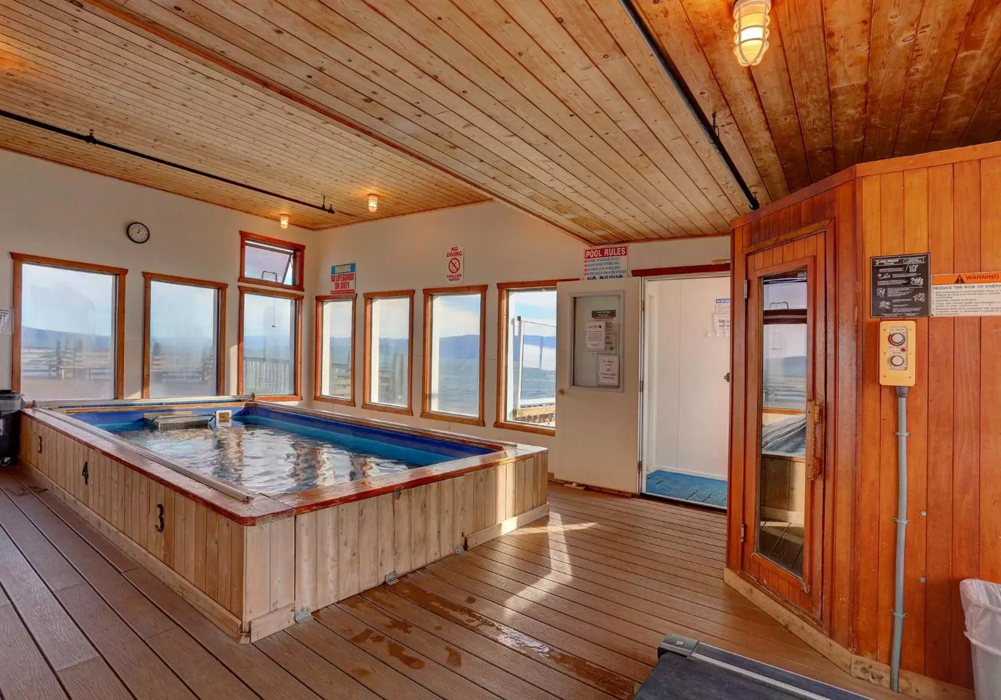 Sauna, Swimming Pool in Land's End Resort