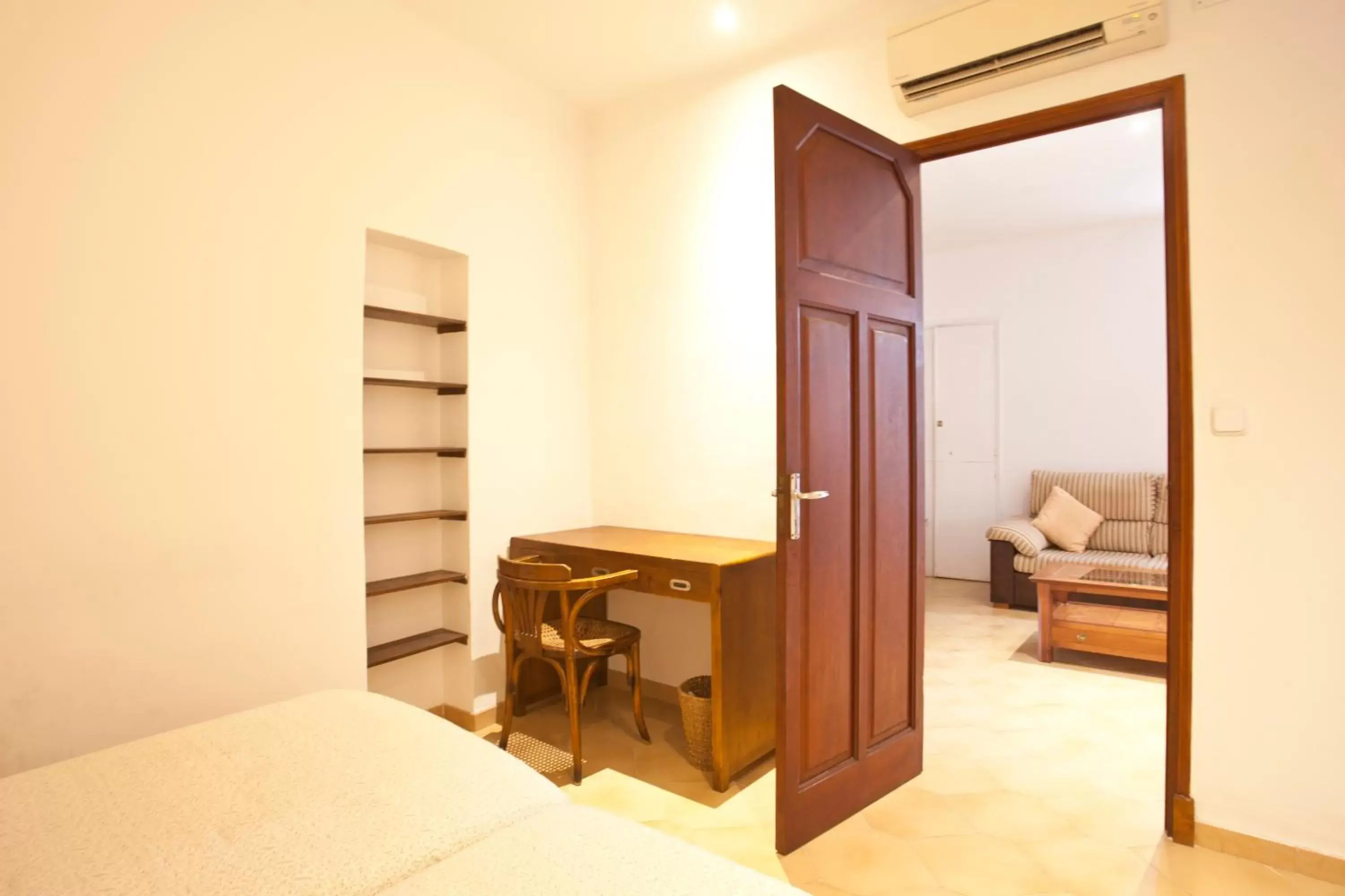 Bedroom, TV/Entertainment Center in Hotel la Vila