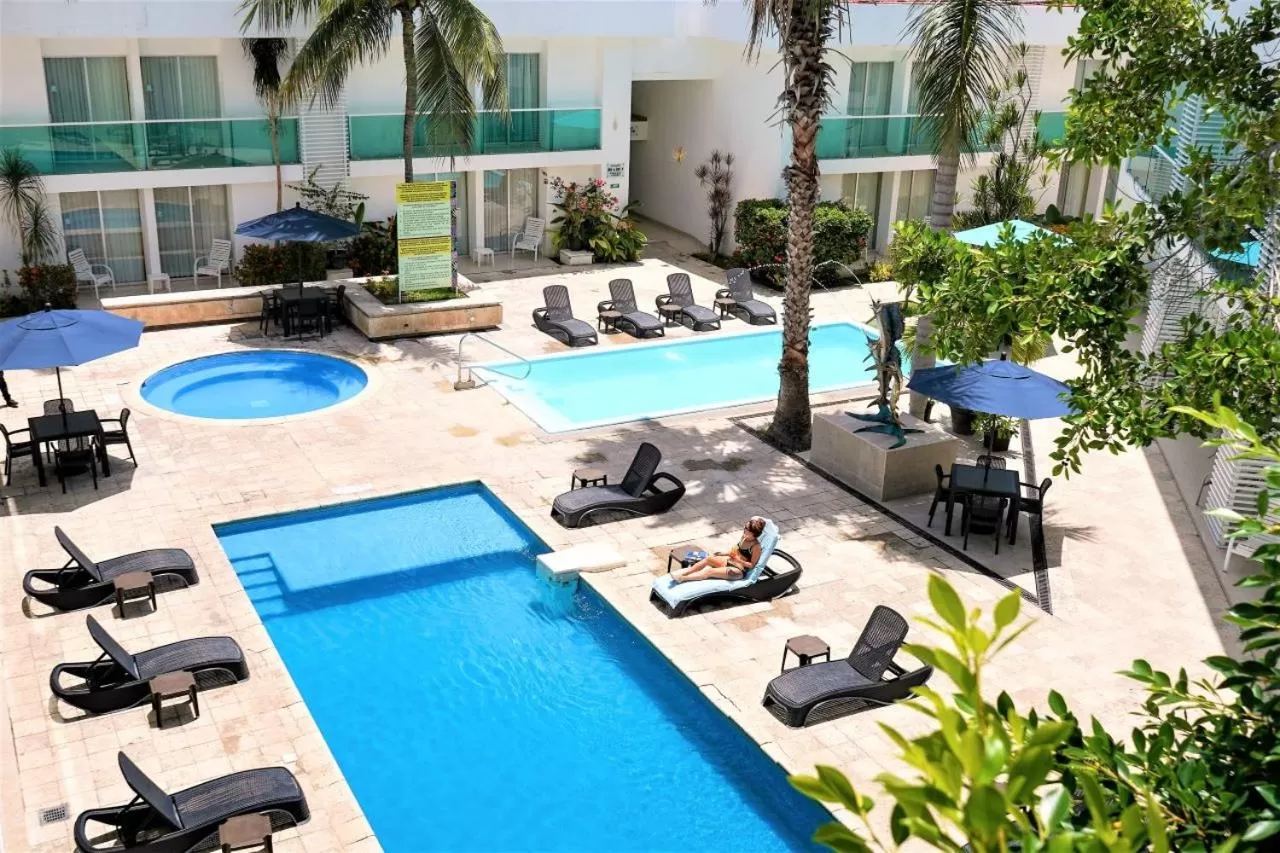 Pool view in Hotel Los Cocos Chetumal