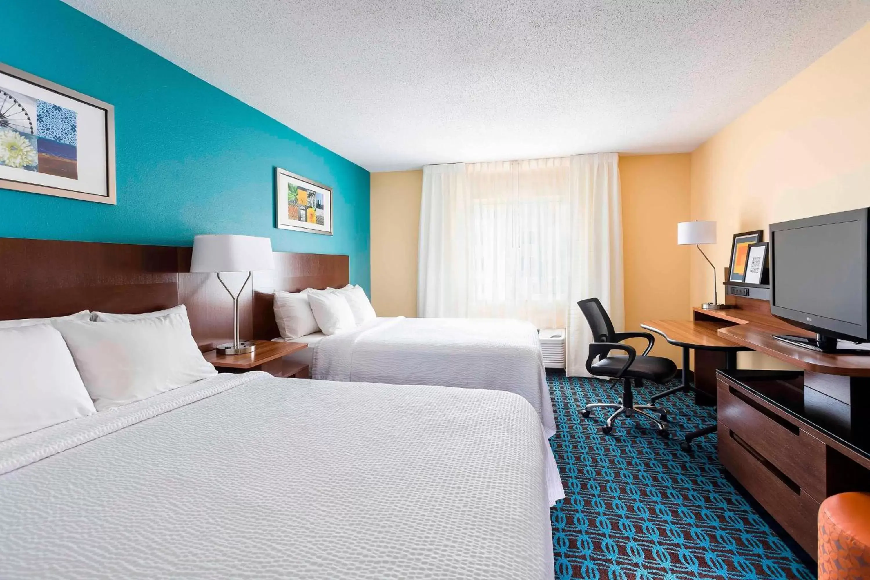 Photo of the whole room, Bed in Fairfield Inn & Suites Holland