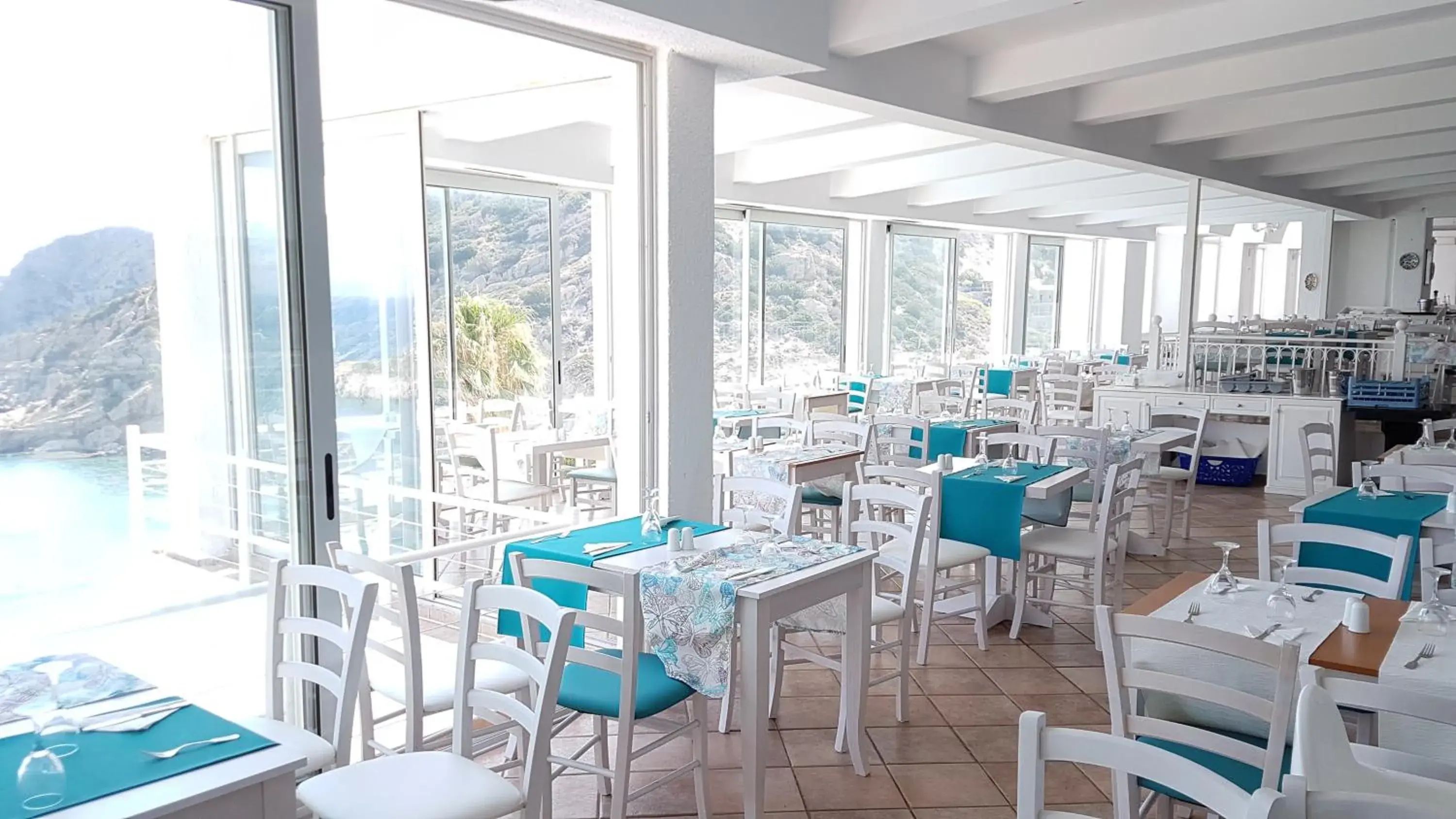 Restaurant/Places to Eat in Istron Bay Hotel