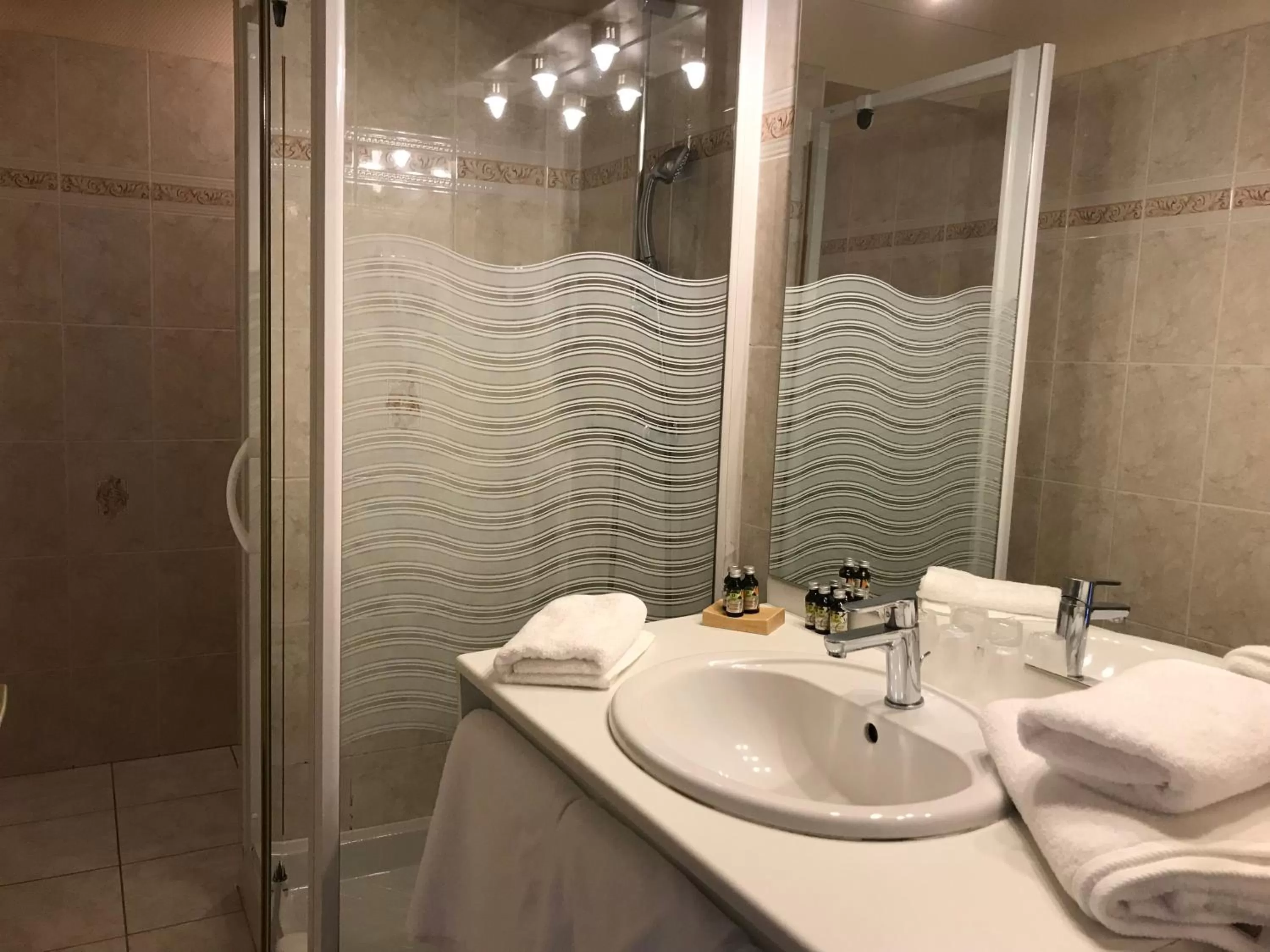 Logis Hôtel Les Airelles Neufchâtel En Bray