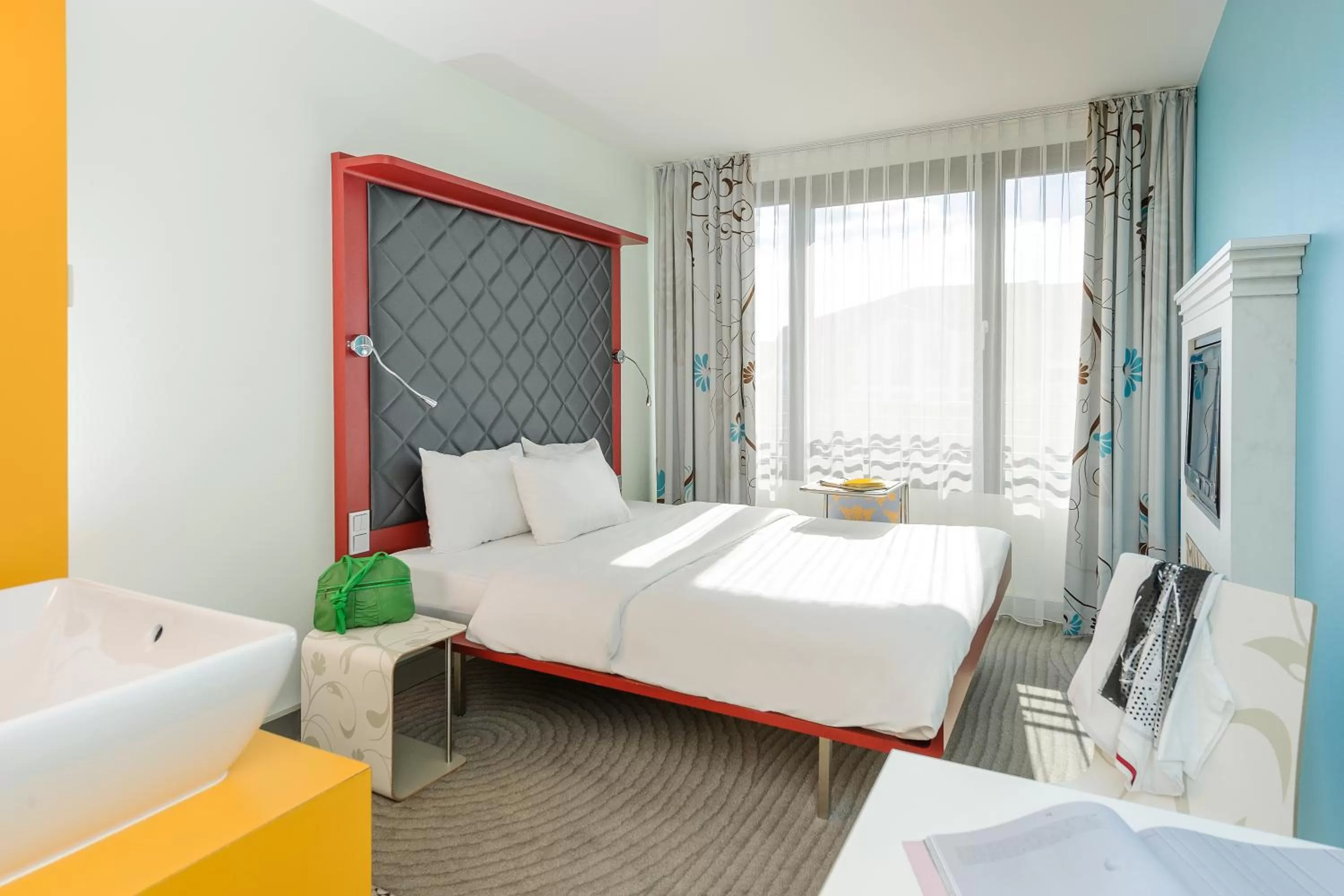 Bedroom, Bed in ibis Styles Hotel Berlin Mitte