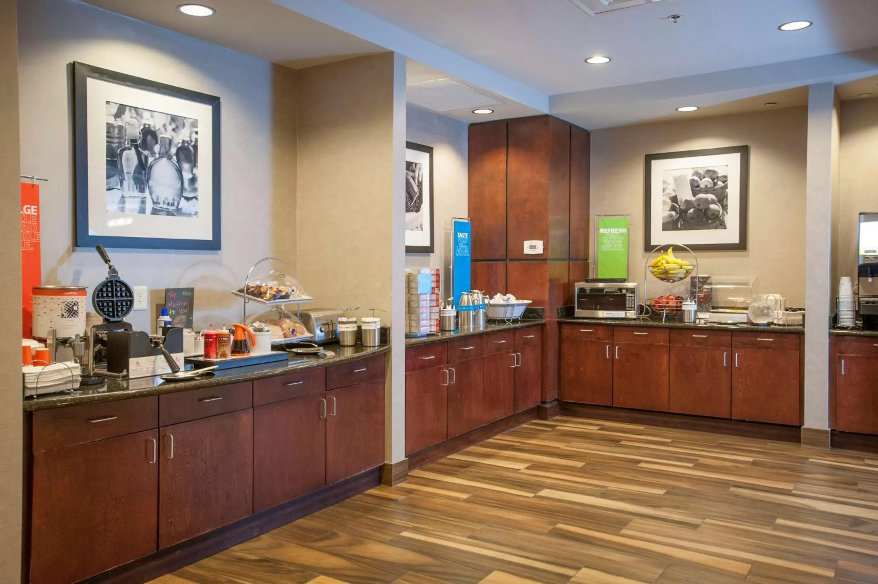 Dining area, Restaurant/Places to Eat in Hampton Inn & Suites Mobile Providence Park/Airport