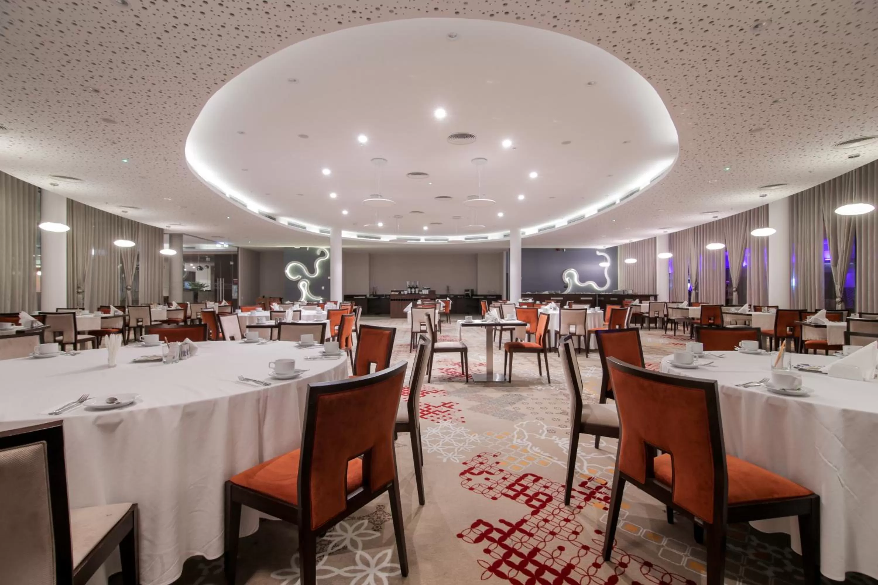 Restaurant/places to eat in Ramada Plaza Craiova