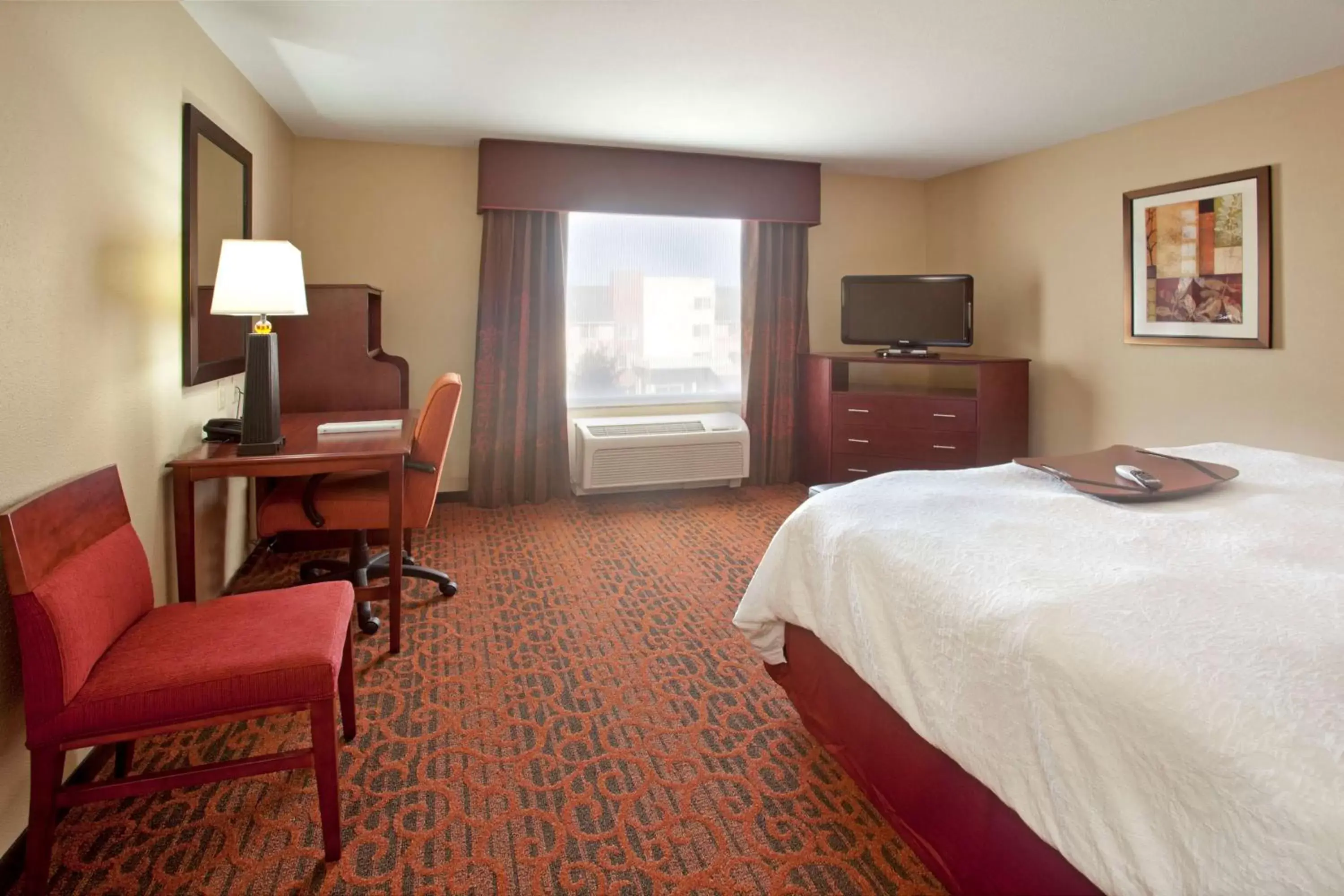 Bed, TV/Entertainment Center in Hampton Inn & Suites Fort Worth-West-I-30