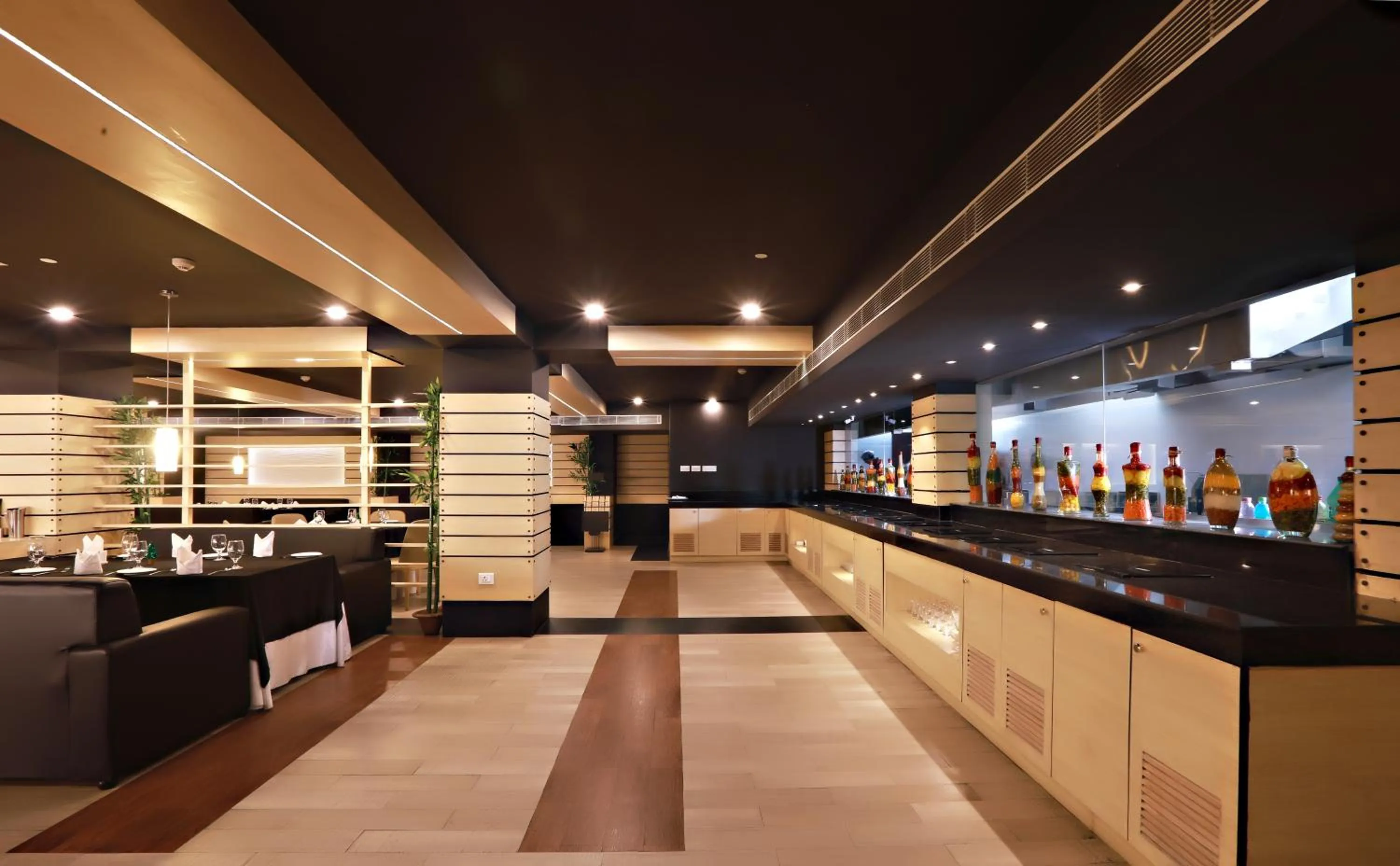 Restaurant/places to eat in Hotel Patliputra Continental