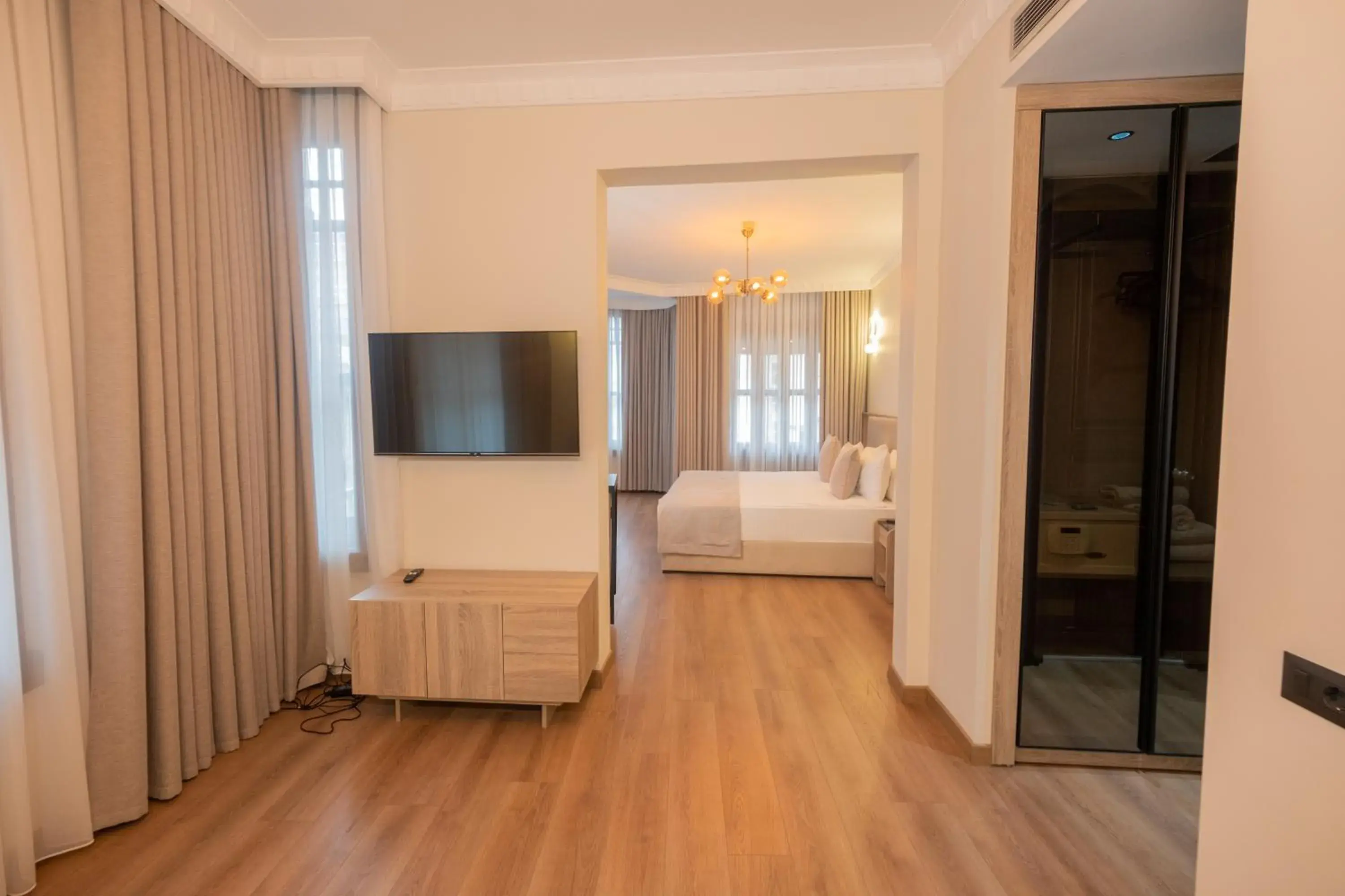 Photo of the whole room, TV/Entertainment Center in Atik Palas Hotel