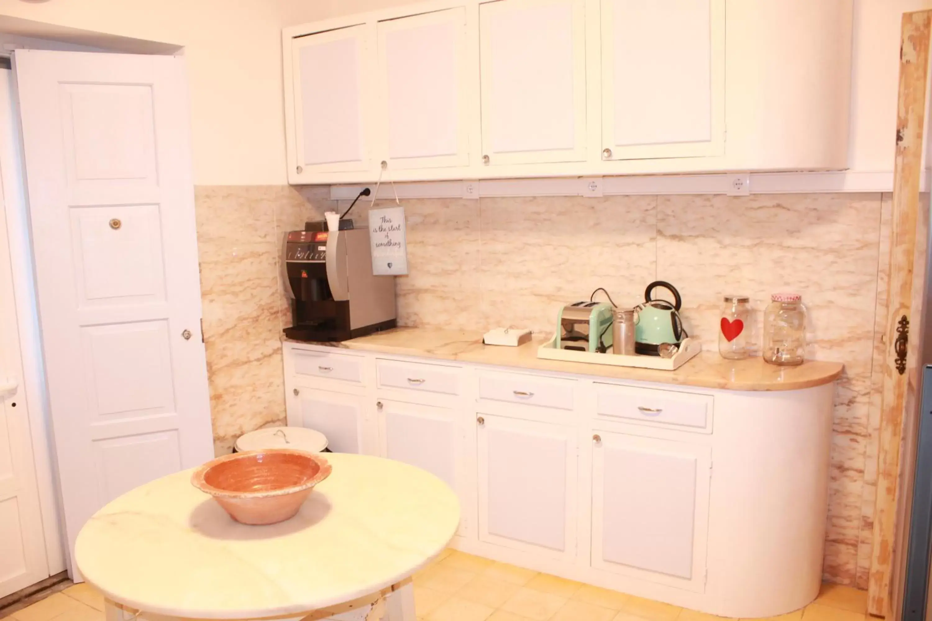 Communal kitchen, Kitchen/Kitchenette in Lanui Guest House