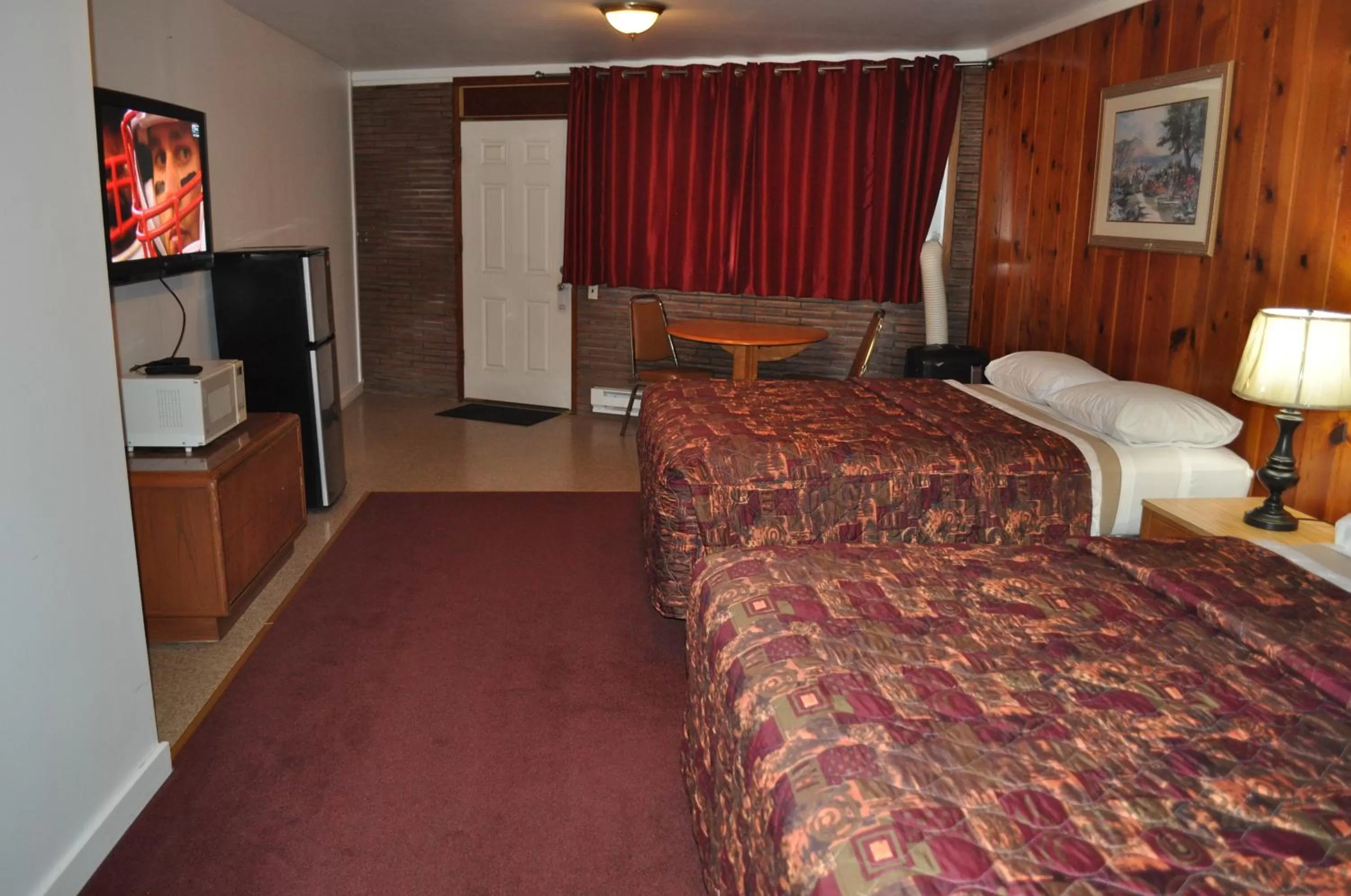 Bed in Golden Lion Motel