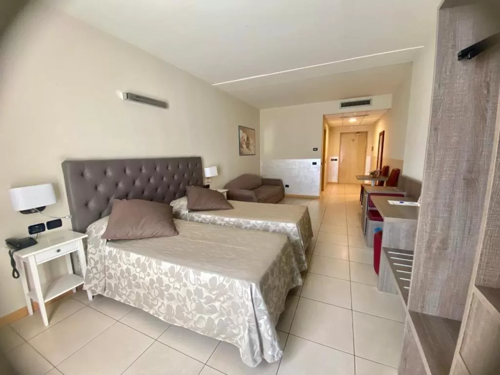 Bed in Hotel Lovere Resort & Spa