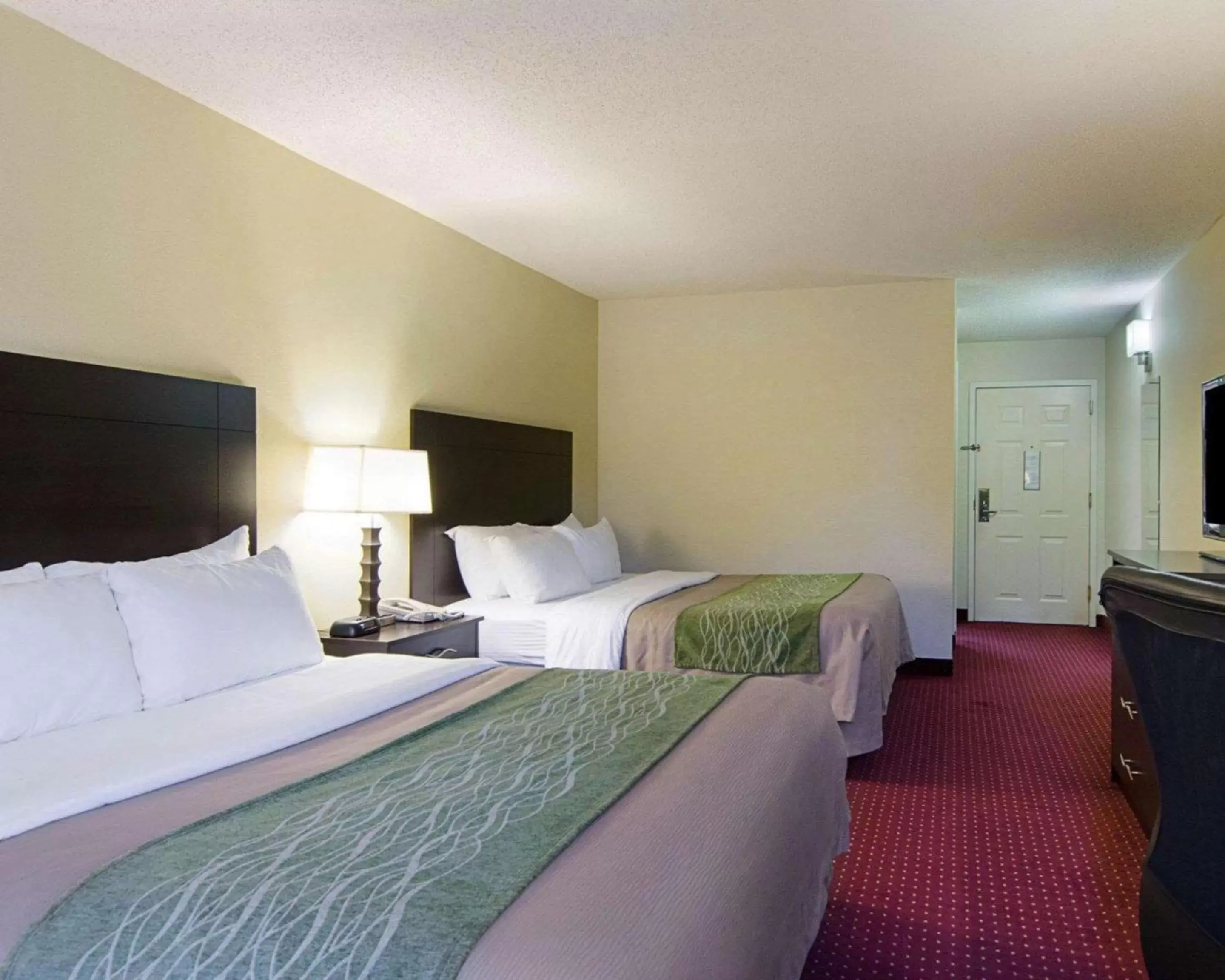 Photo of the whole room, Bed in Quality Inn & Suites Little Rock West