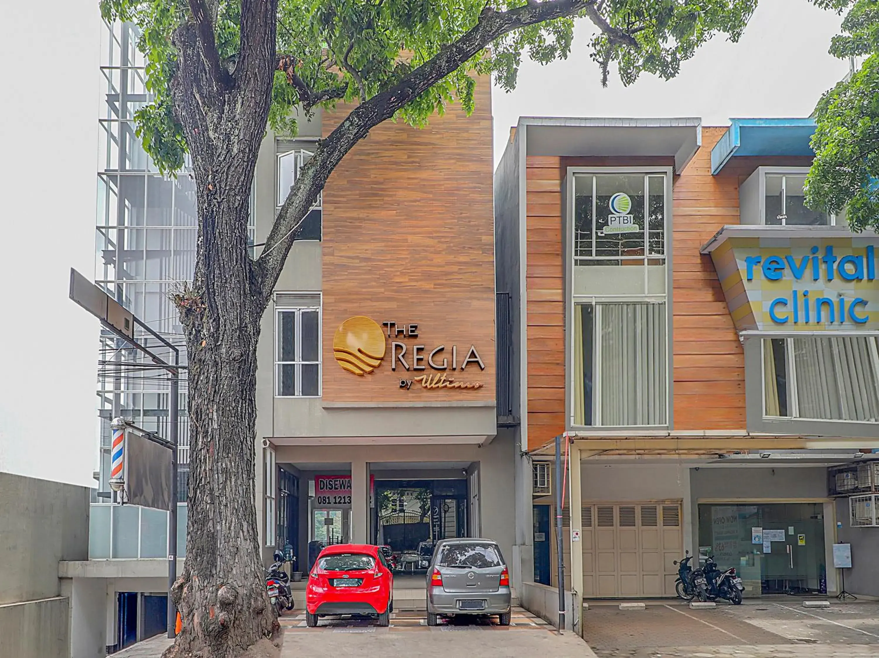 Facade/entrance, Property Building in OYO Flagship 90726 The Regia Cihampelas Hotel Bandung