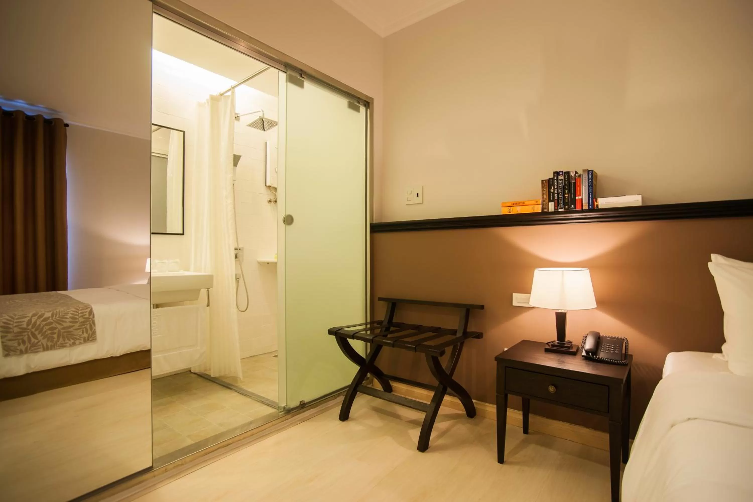 Bathroom in The Alcove Library Hotel