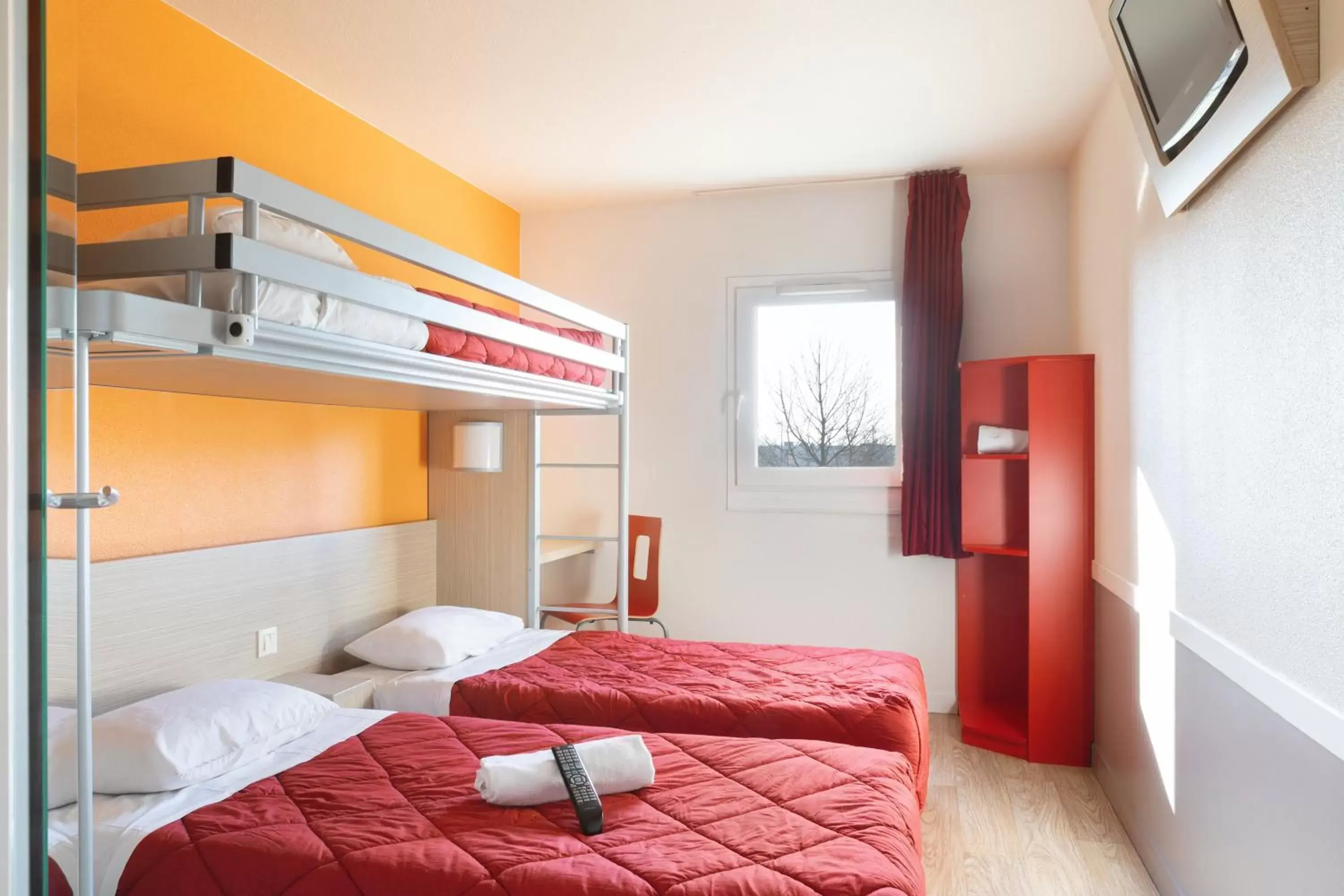 Photo of the whole room, Bunk Bed in Premiere Classe Maubeuge