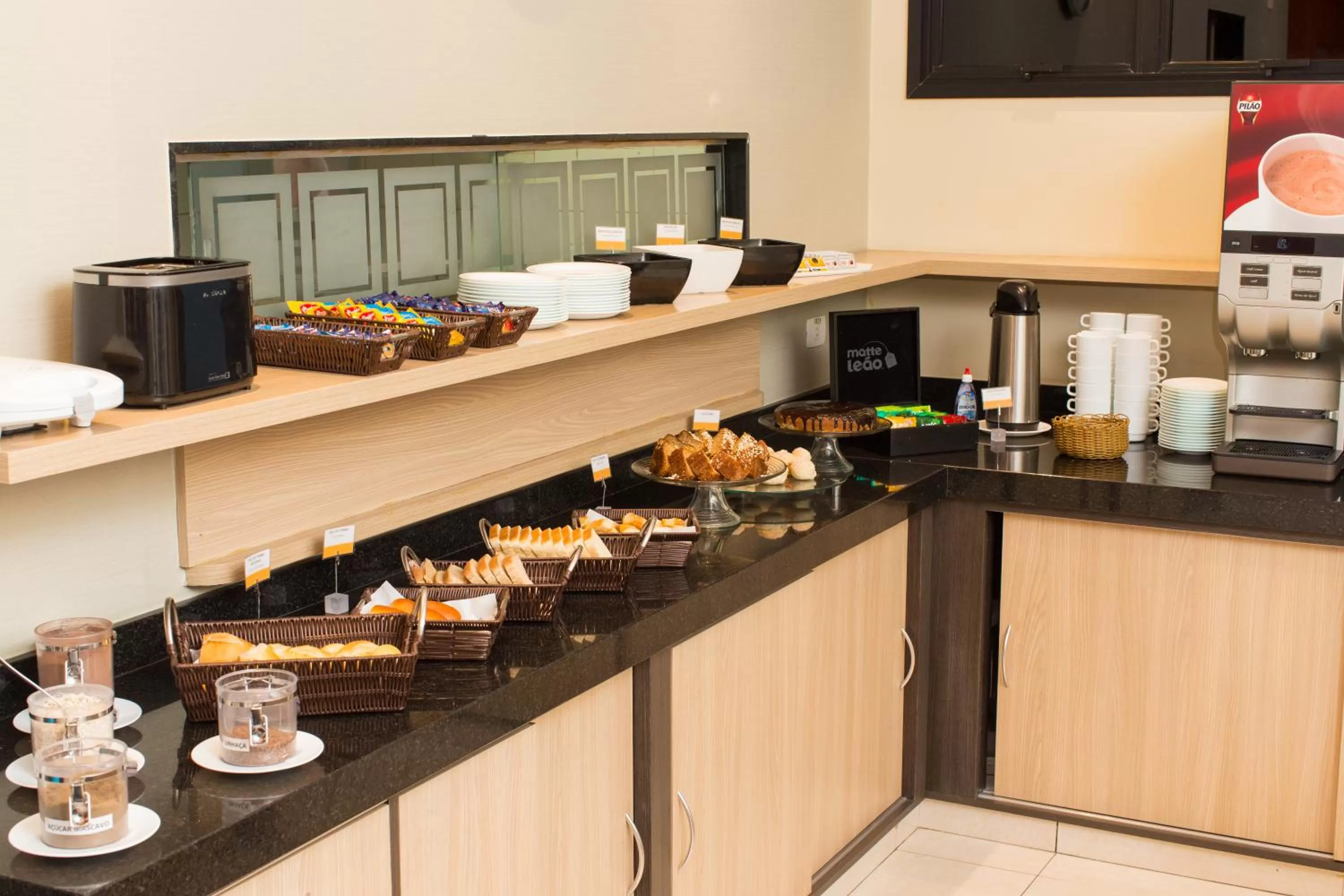 Food in Rio Hotel by Bourbon Curitiba